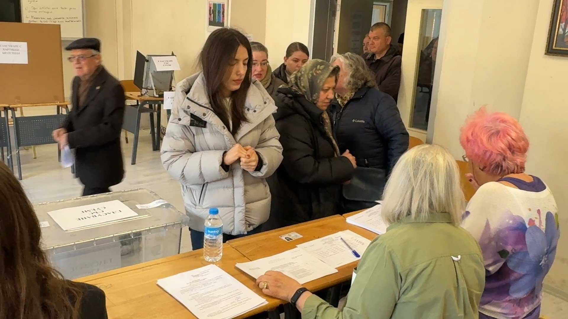 Bulgaristan Seçmenleri Oy Kullanıyor