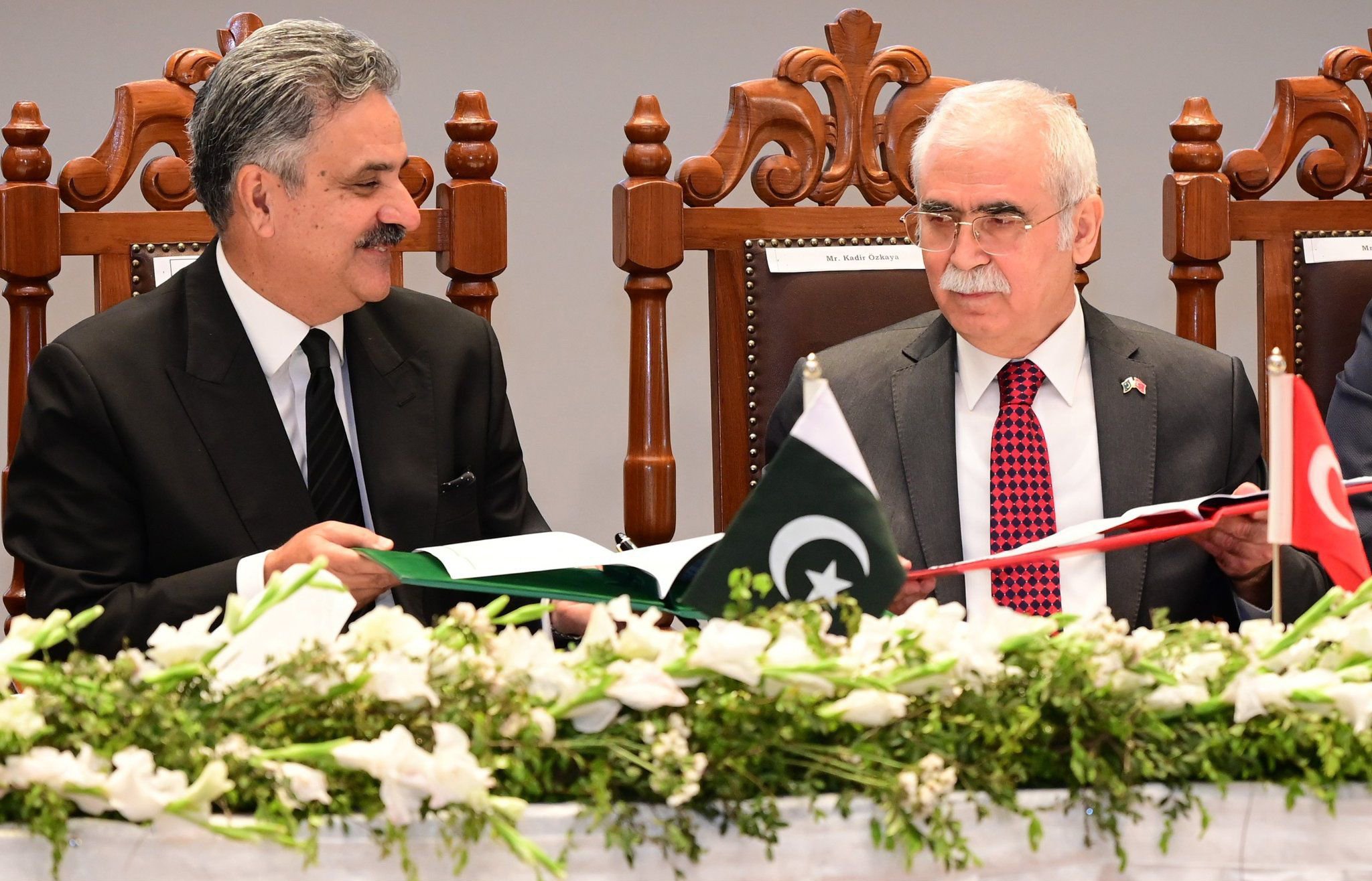 AYM Başkanı Kadir Özkaya Pakistan ziyaretinde konuşma yapıyor