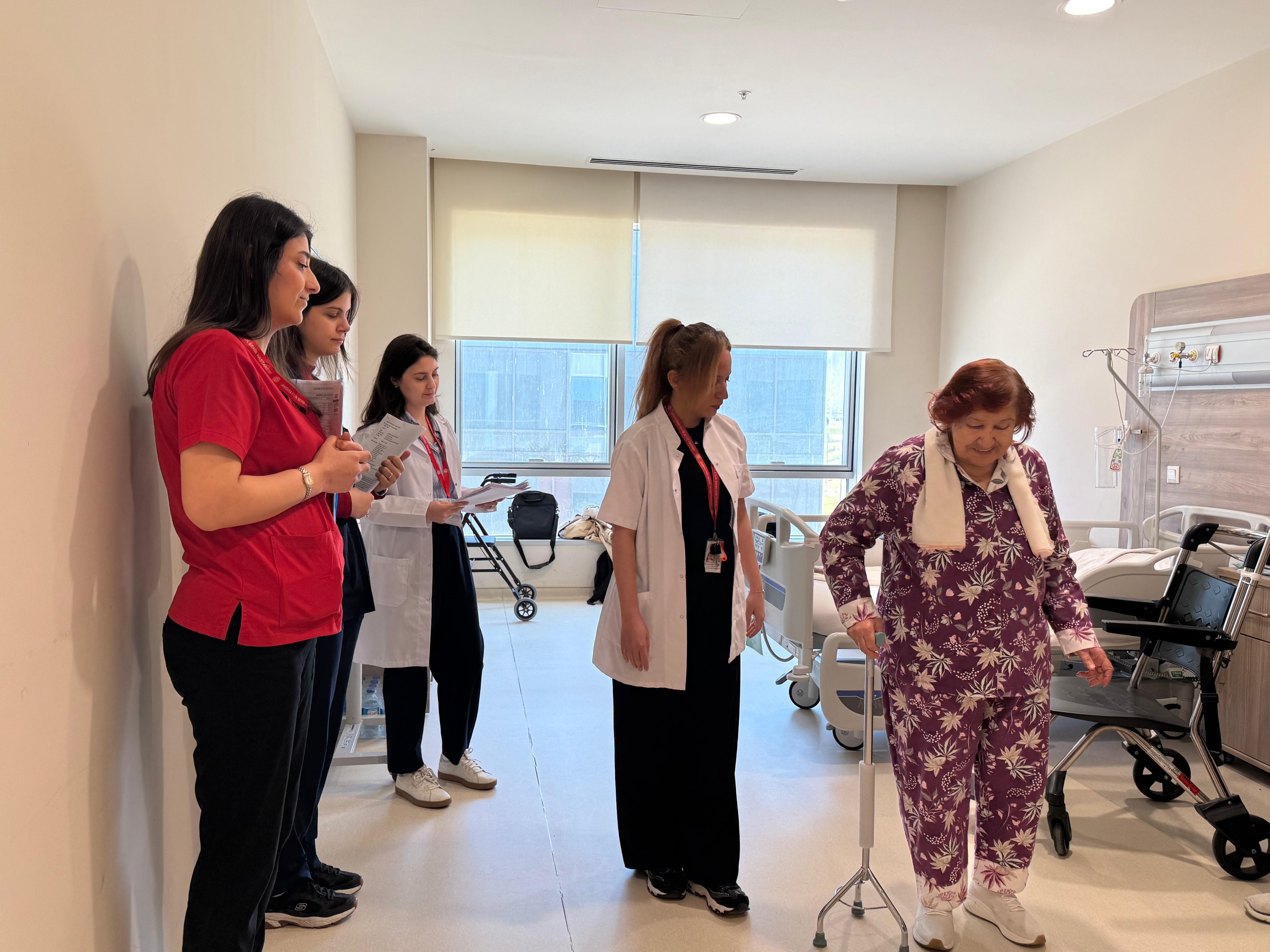 Fikriye Altuntecim rehabilitasyon tedavisi görüyor