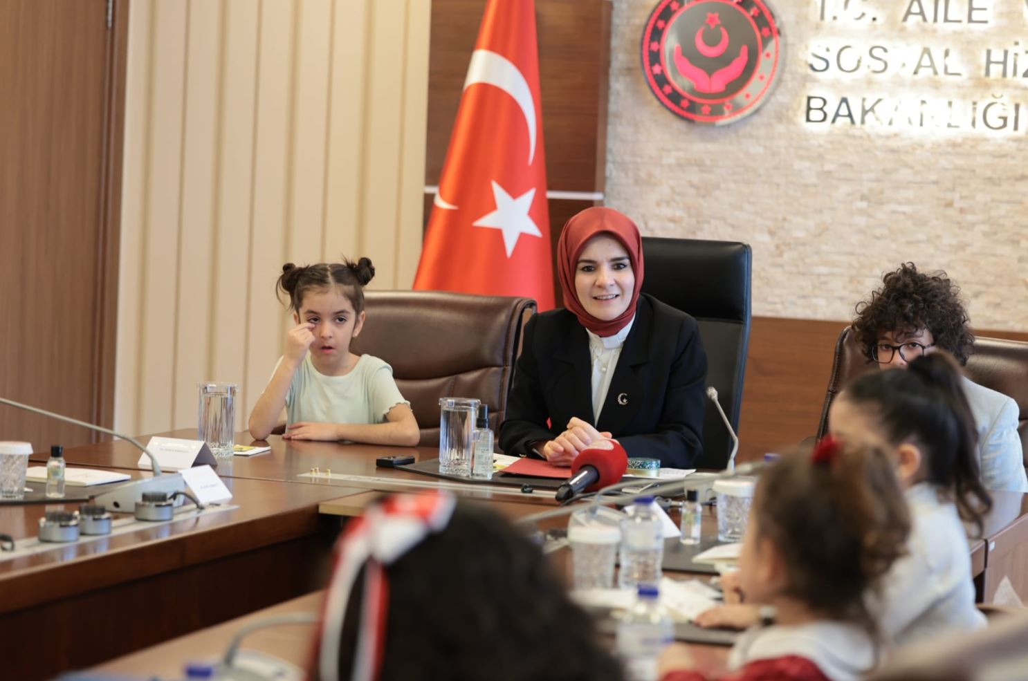 Bakan Göktaş, şehit çocuklarıyla