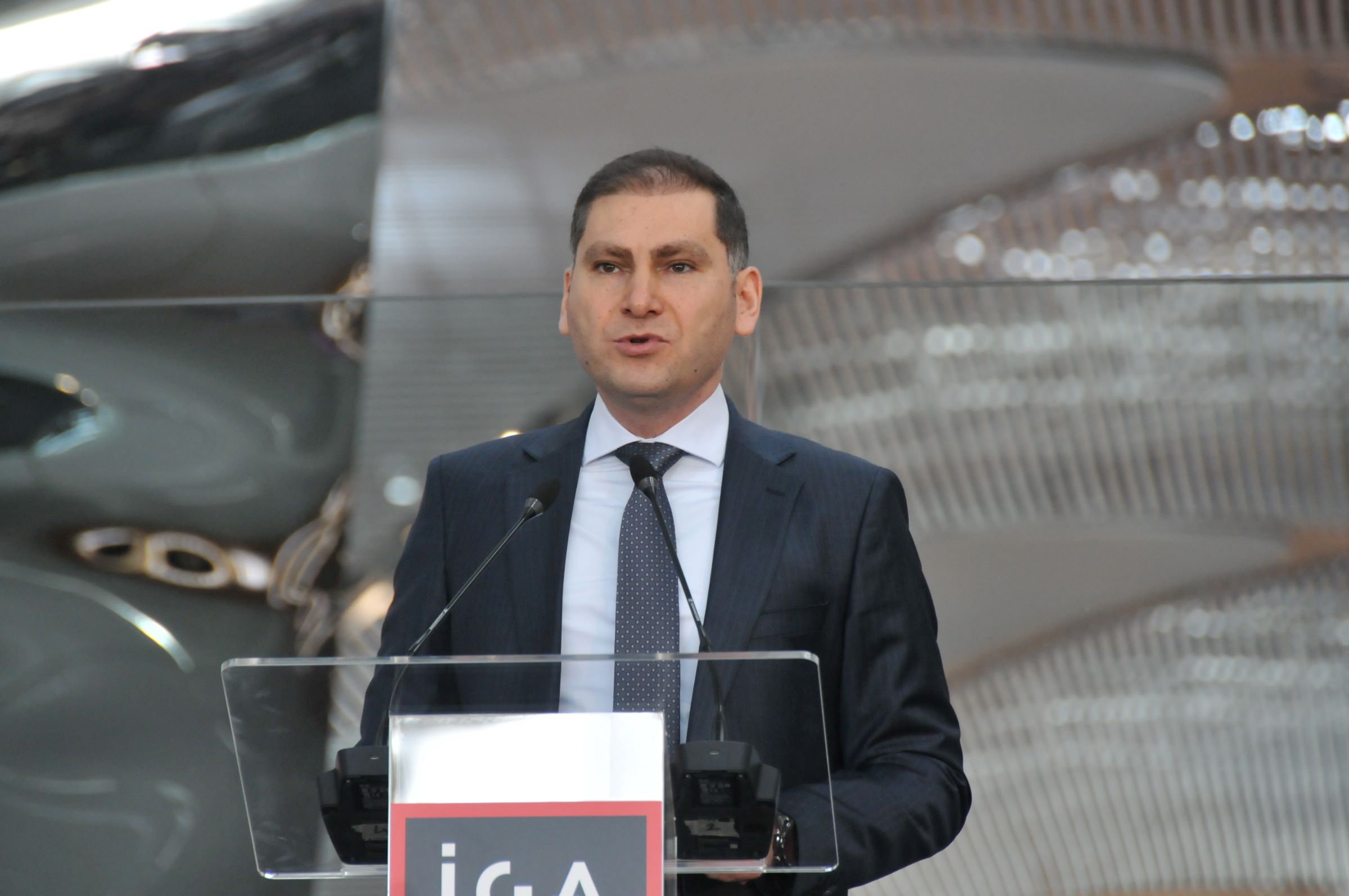 37.7 Metrelik Heykel Detay