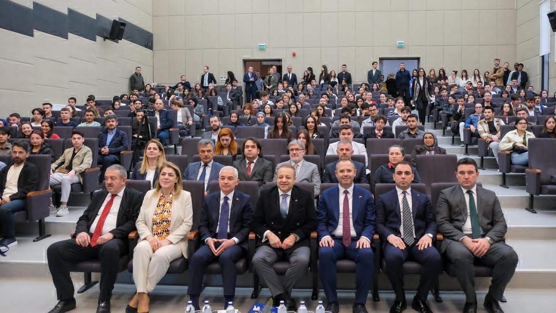 Egemen Bağış konferansta