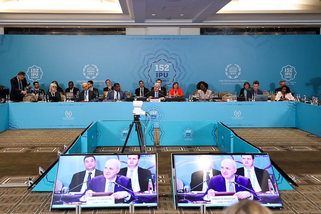 TBMM Başkanı Kurtulmuş görüşme yapıyor