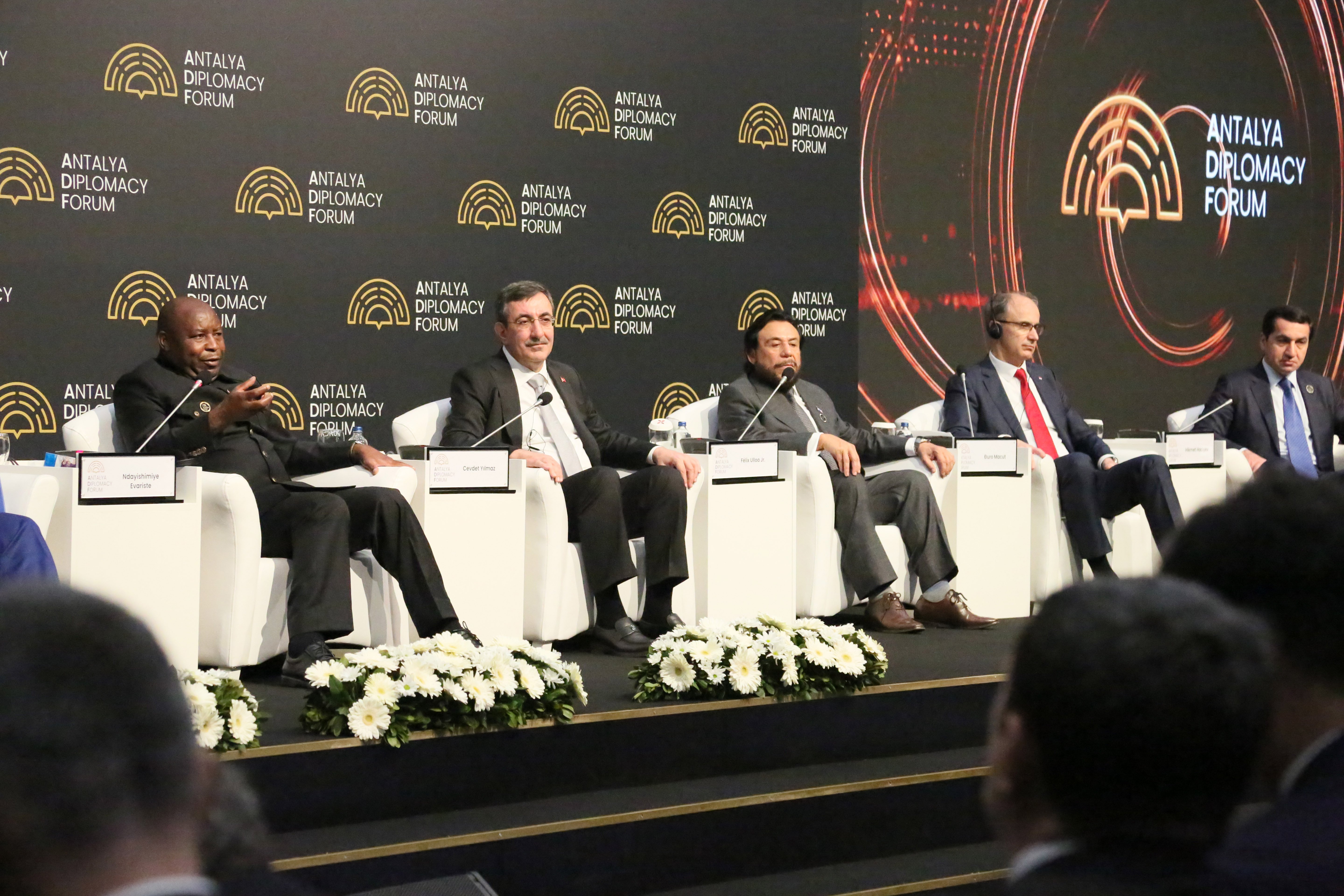 Cevdet Yılmaz panelde