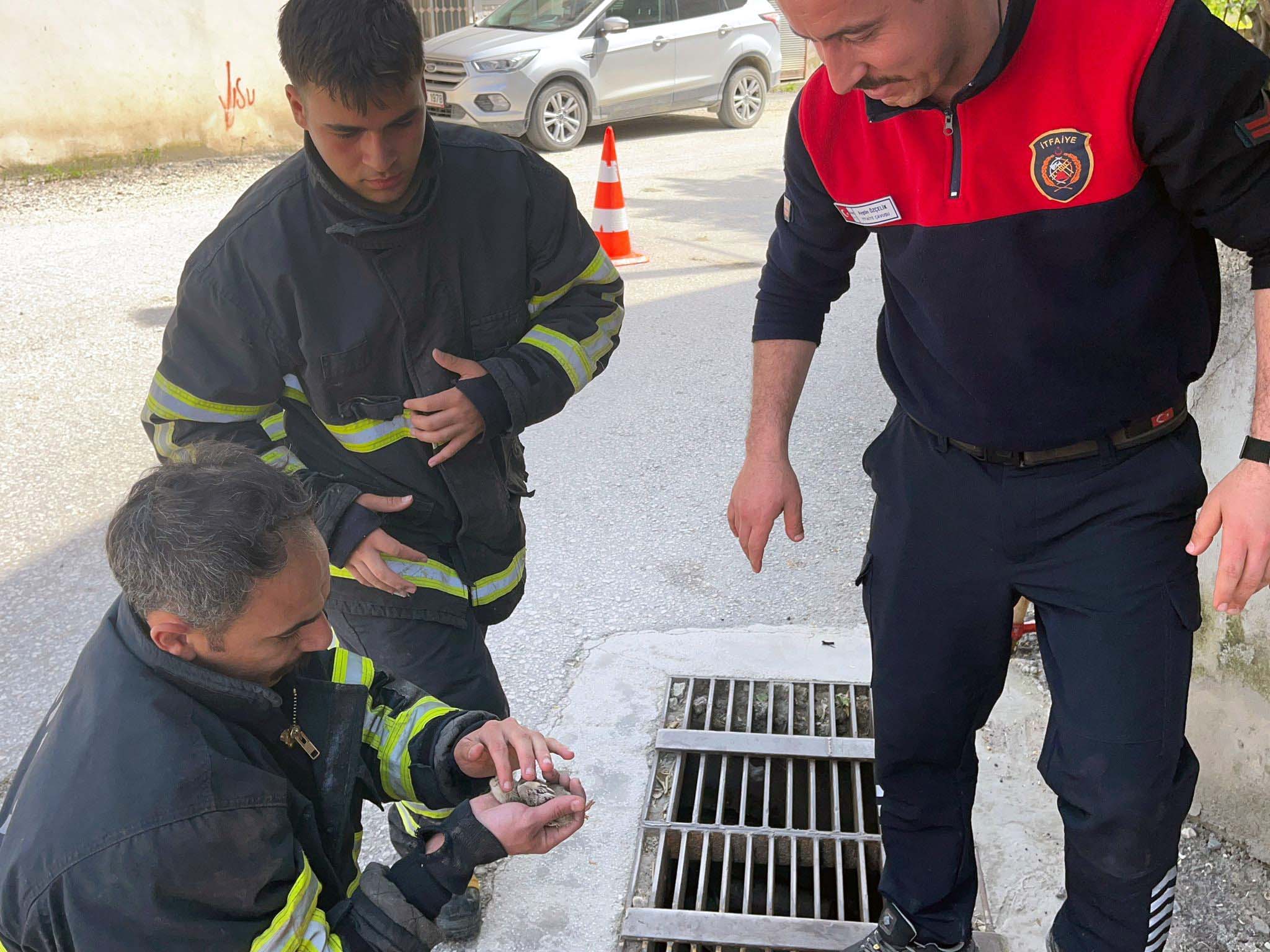Hatay itfaiye kurtarma civciv