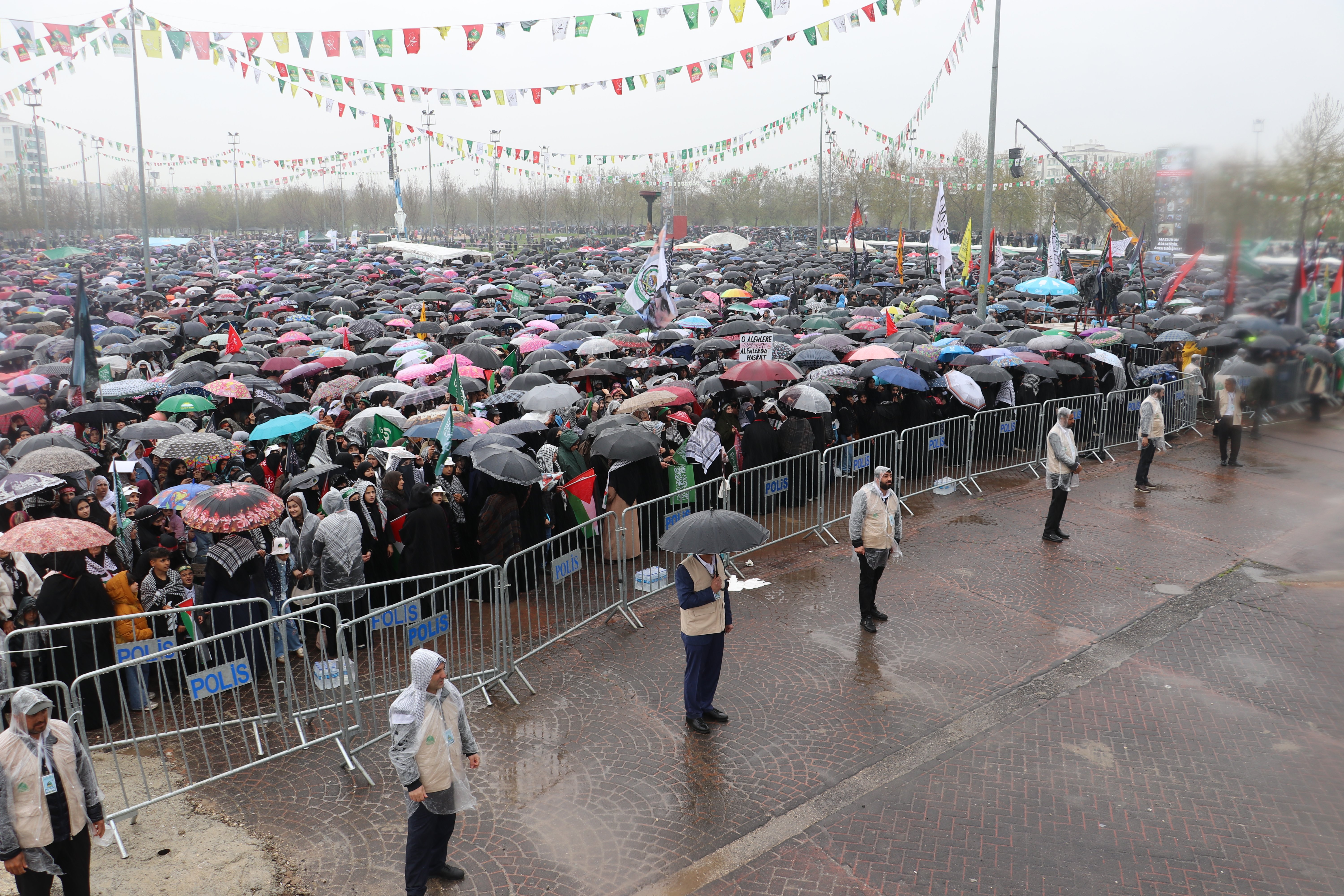 Mevlid-i Nebi etkinliğinde katılımcılar