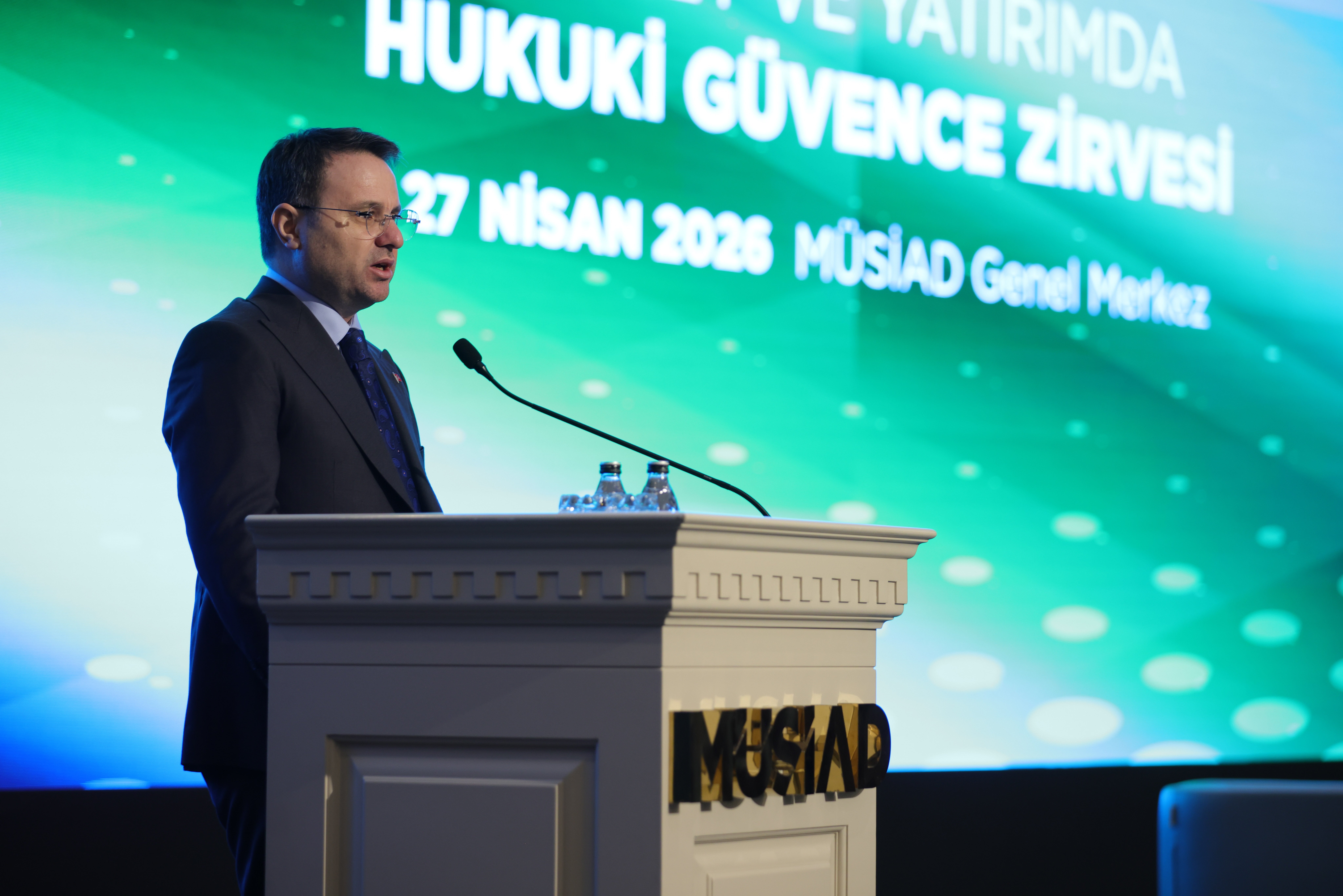 Adalet Bakanı Gürlek yeni anayasayı işaret ediyor