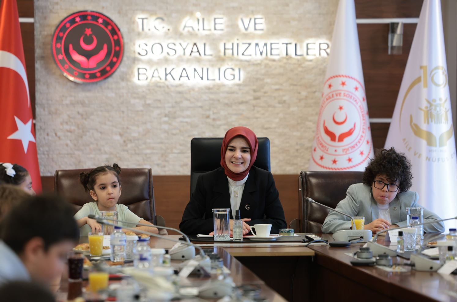 Bakan Göktaş, çocuklarla sohbet etti