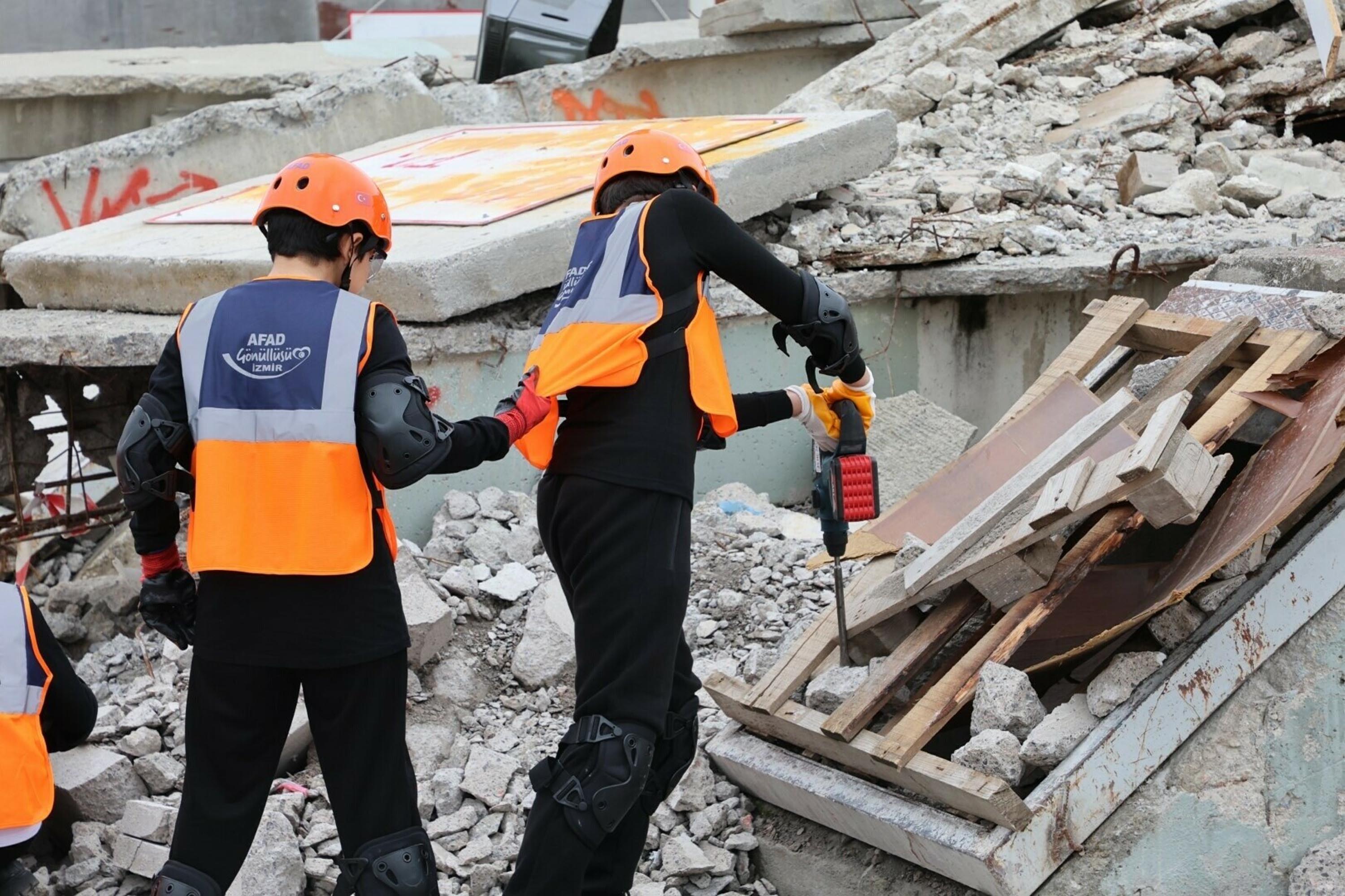 İzmir 23 Nisan Çocuk Afet Yönetimi