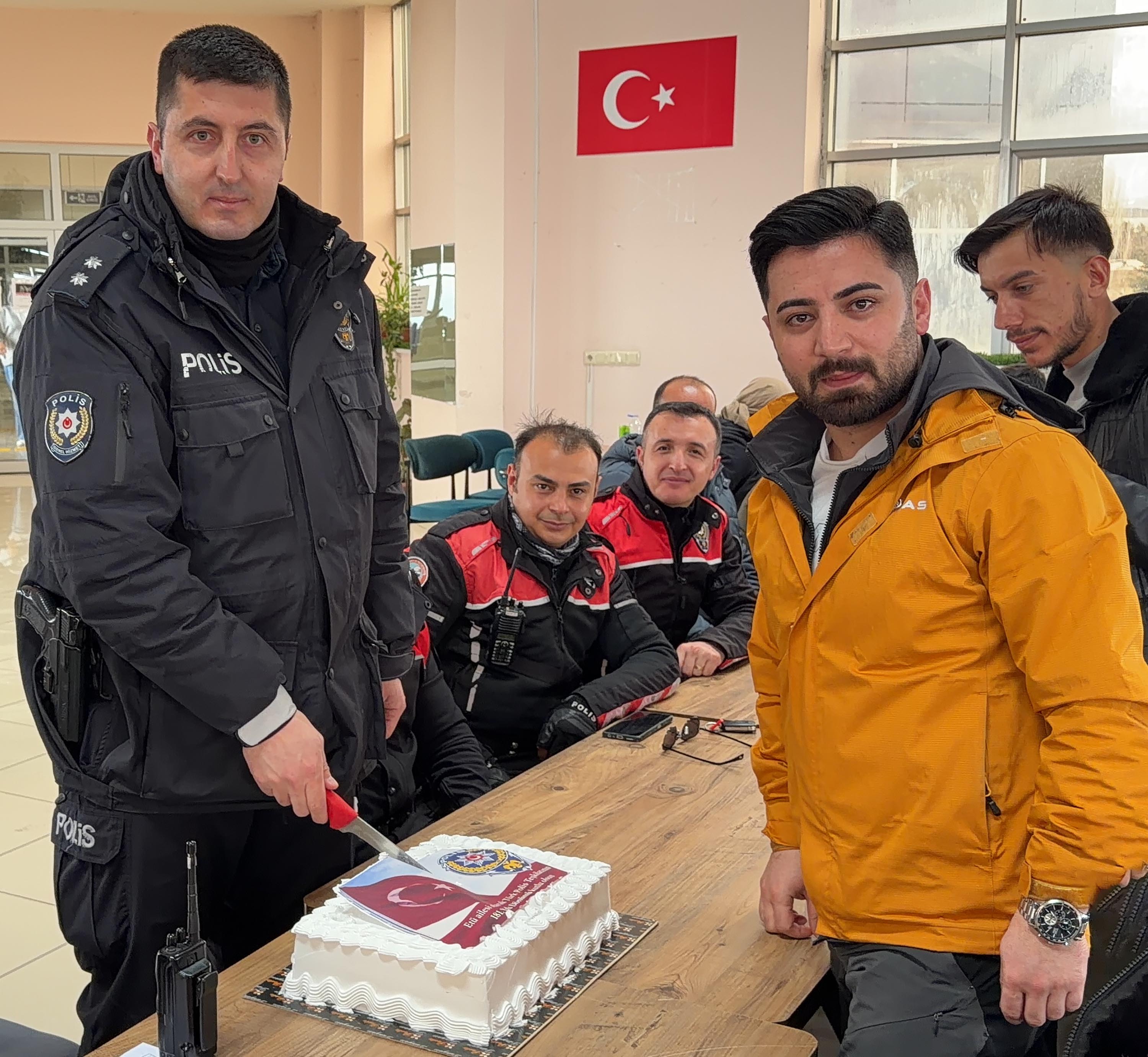 Hatıra fotoğrafı çekiliyor