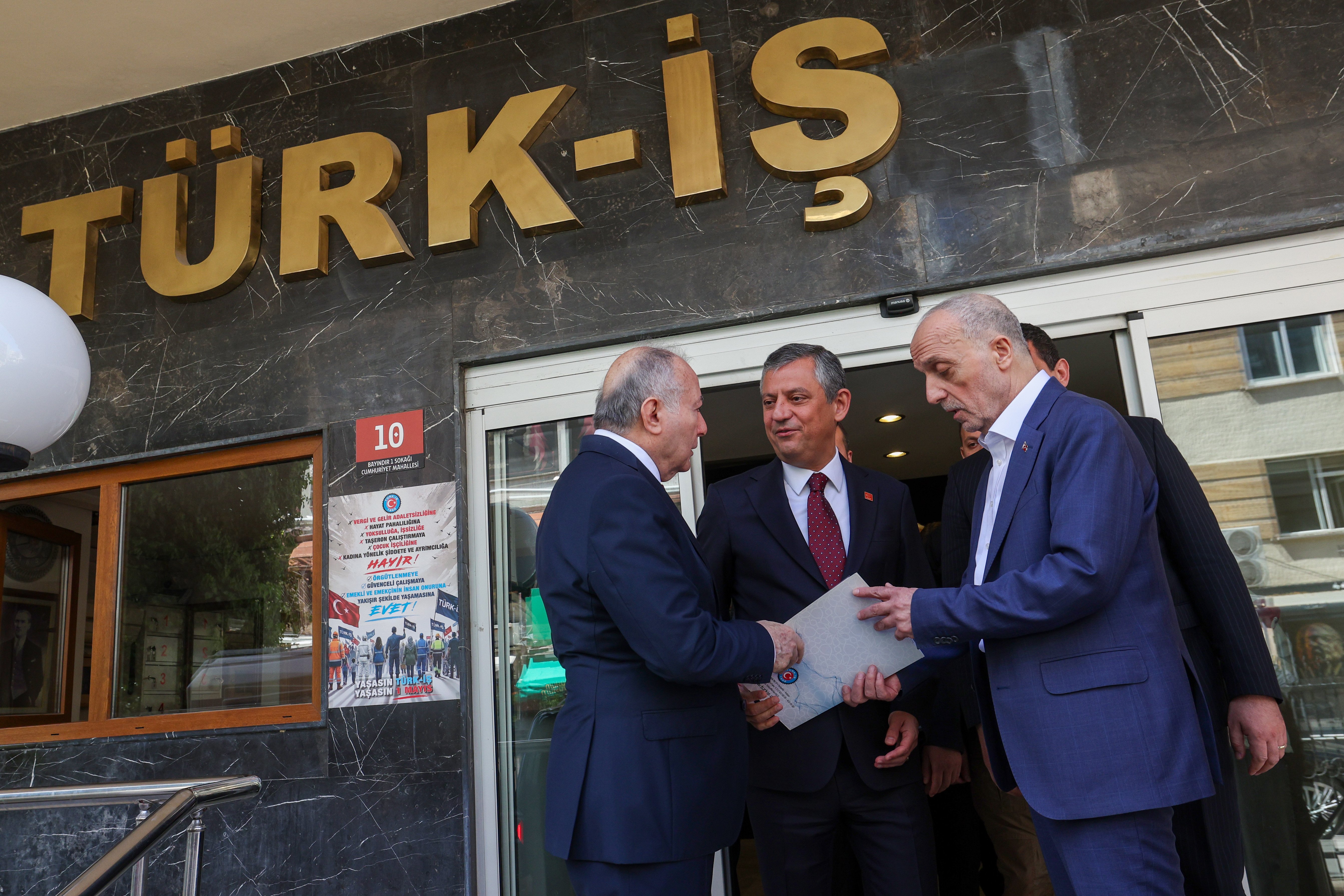 Özgür Özel TÜRK-İŞ ziyareti