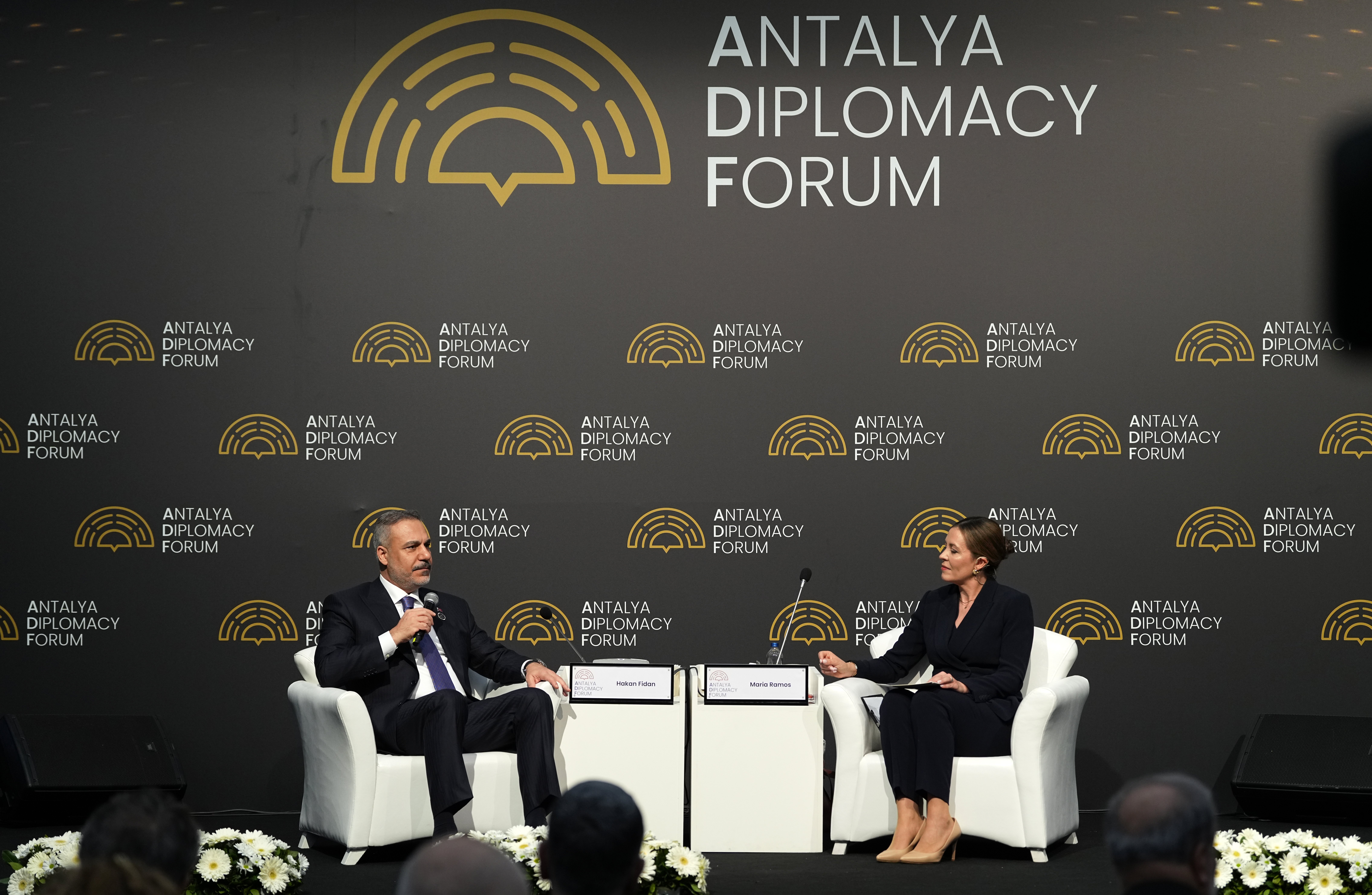 Dışişleri Bakanı Hakan Fidan ADF 2026 HostTalk toplantısında
