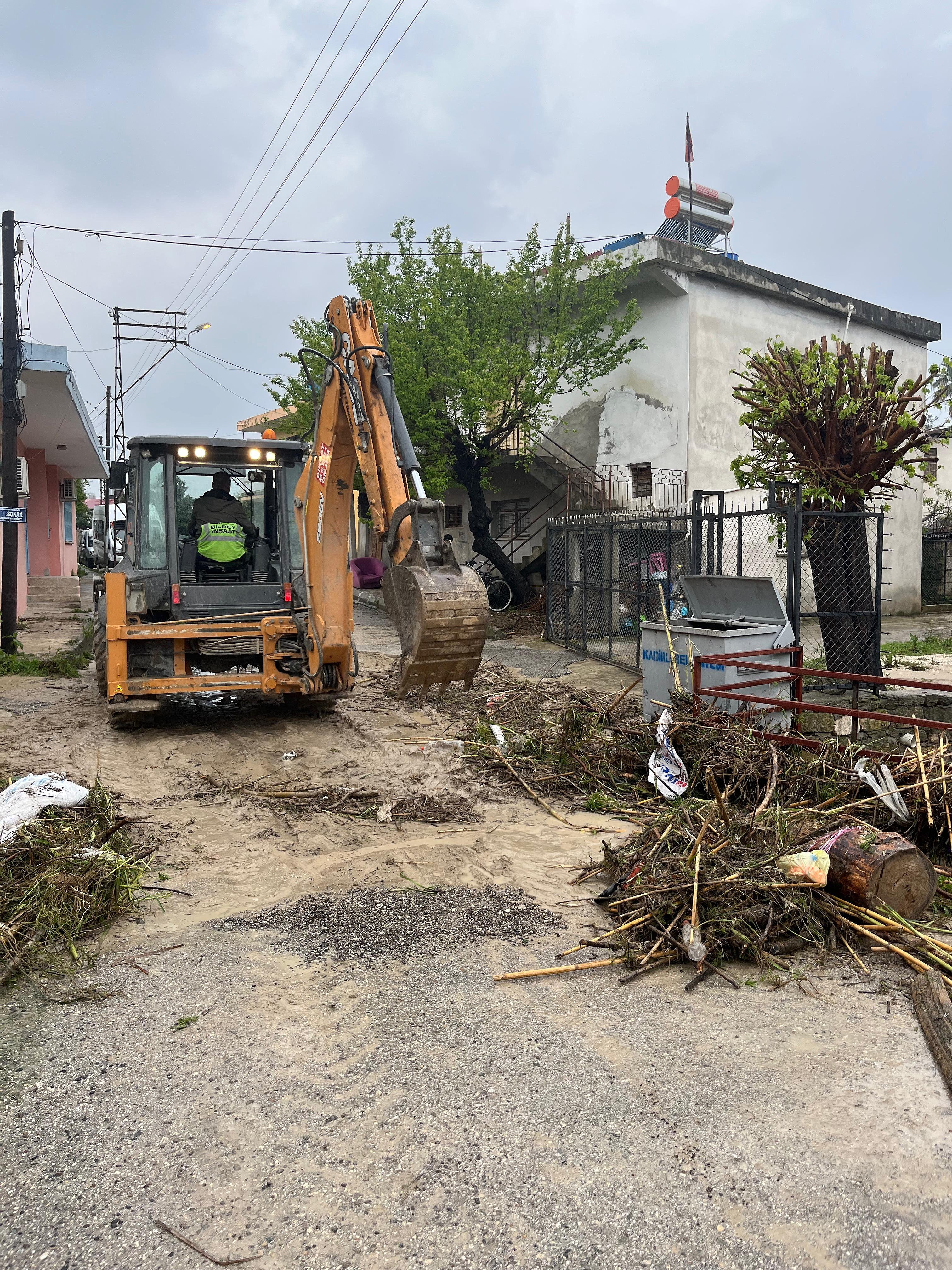 Kadirli sel felaketi araç hasarları