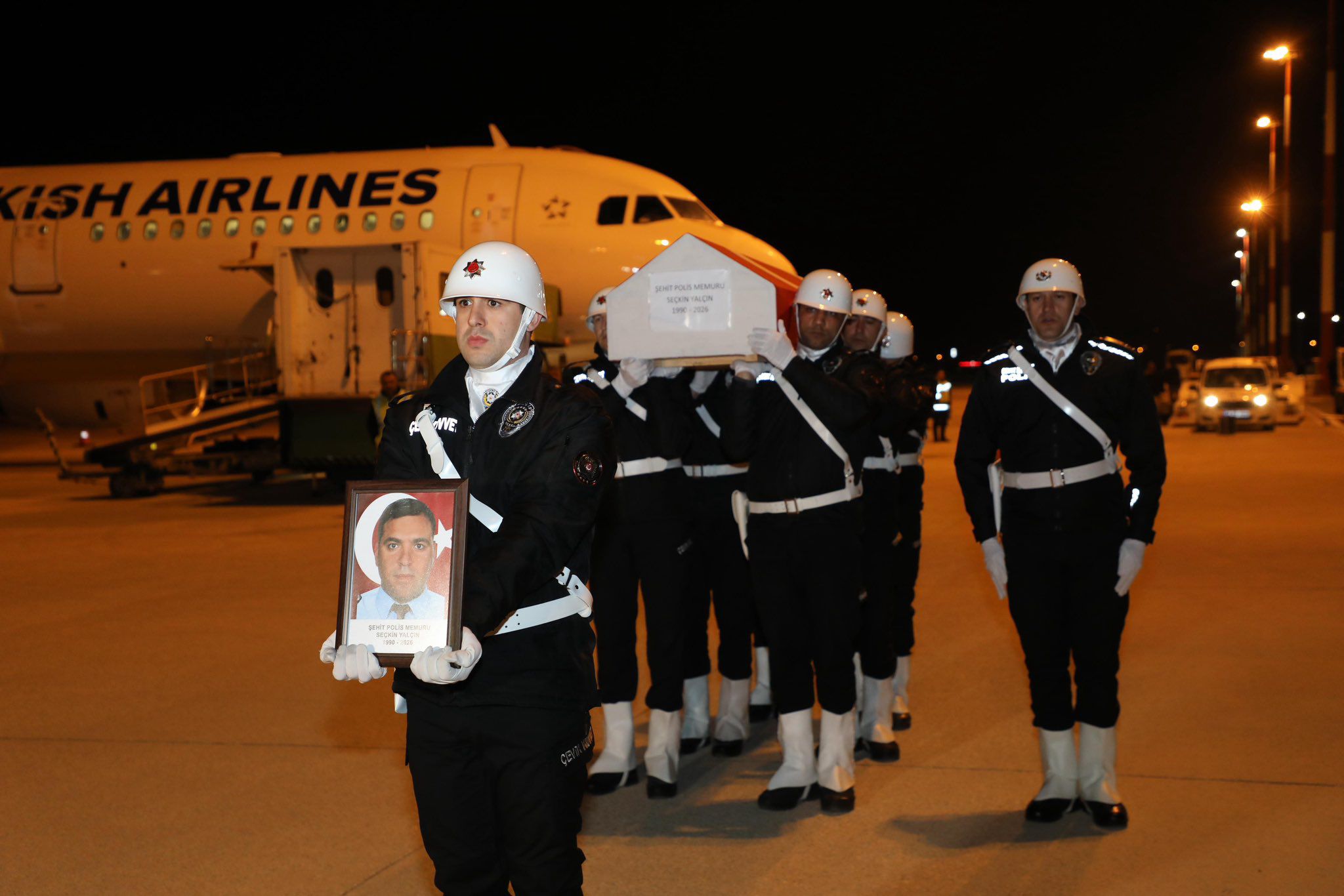 Şehit Polis Seçkin Yalçın cenazesi Elazığ Havalimanı