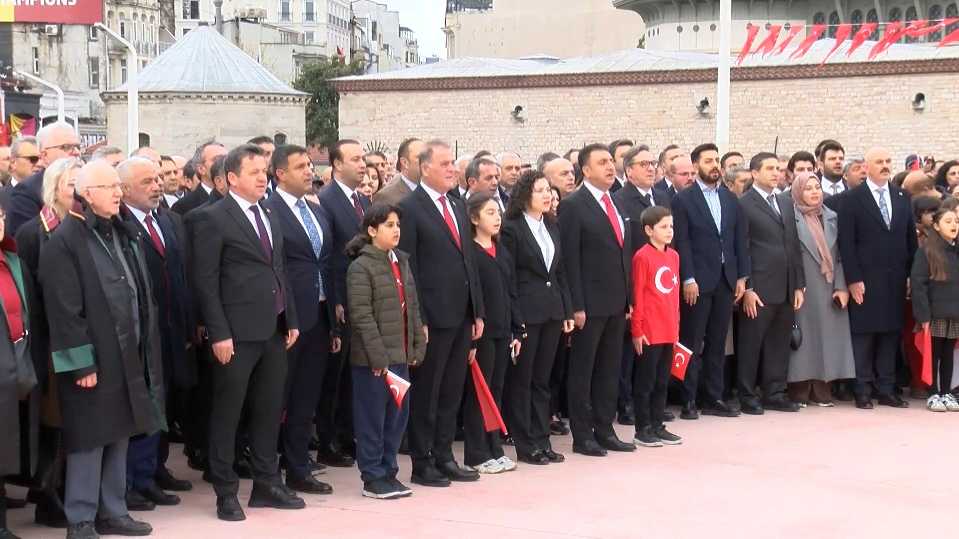 23 Nisan Taksim töreni katılımcılar