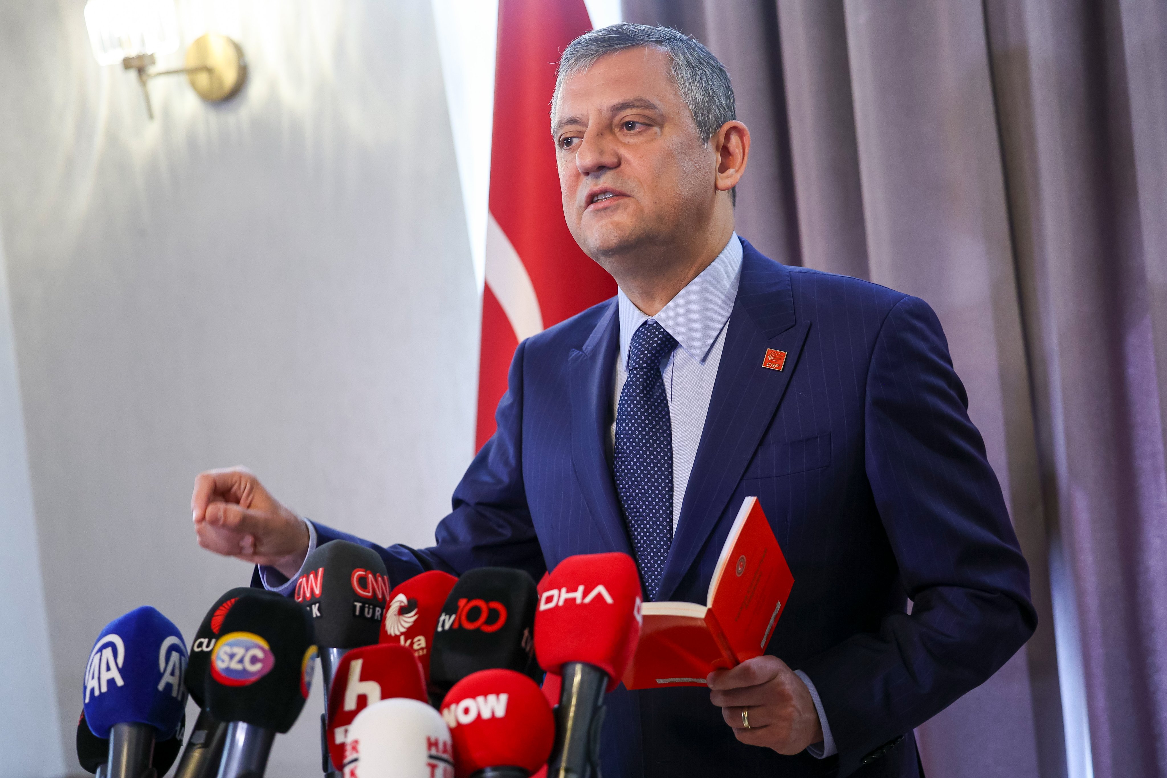 Özgür Özel Demokrat Parti Ziyareti