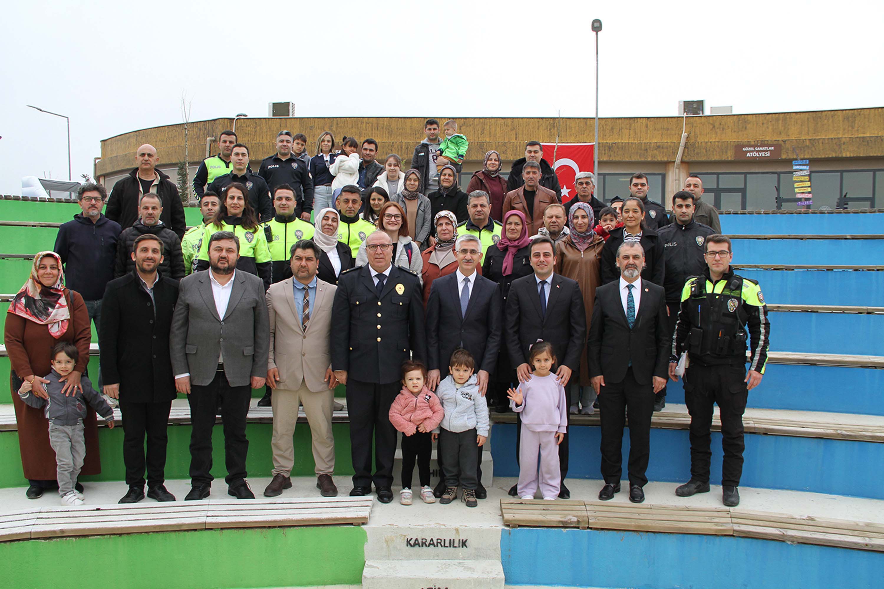 Kula ziyaretinde protokol üyeleri