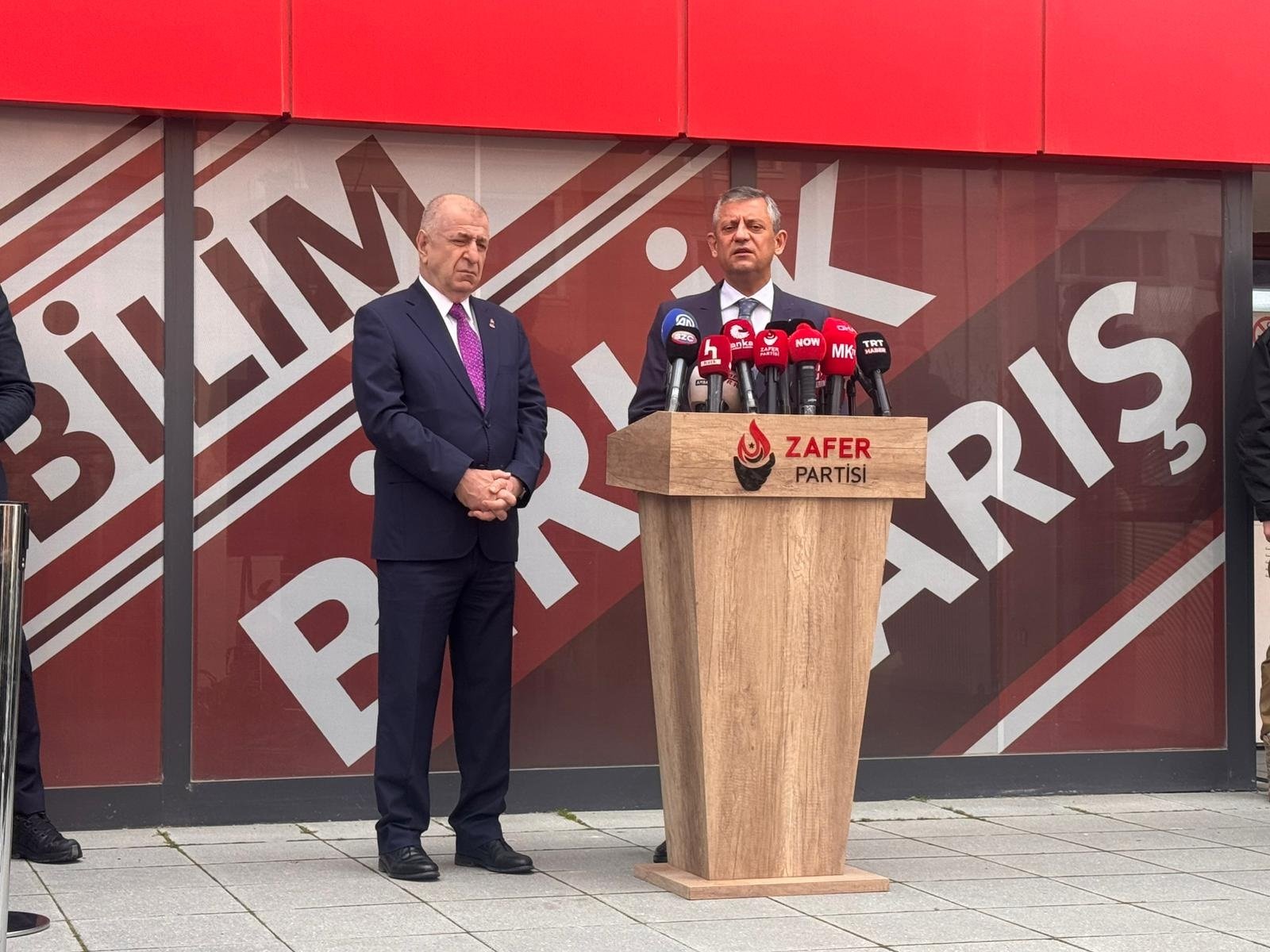 Özgür Özel Ümit Özdağ görüşmesi