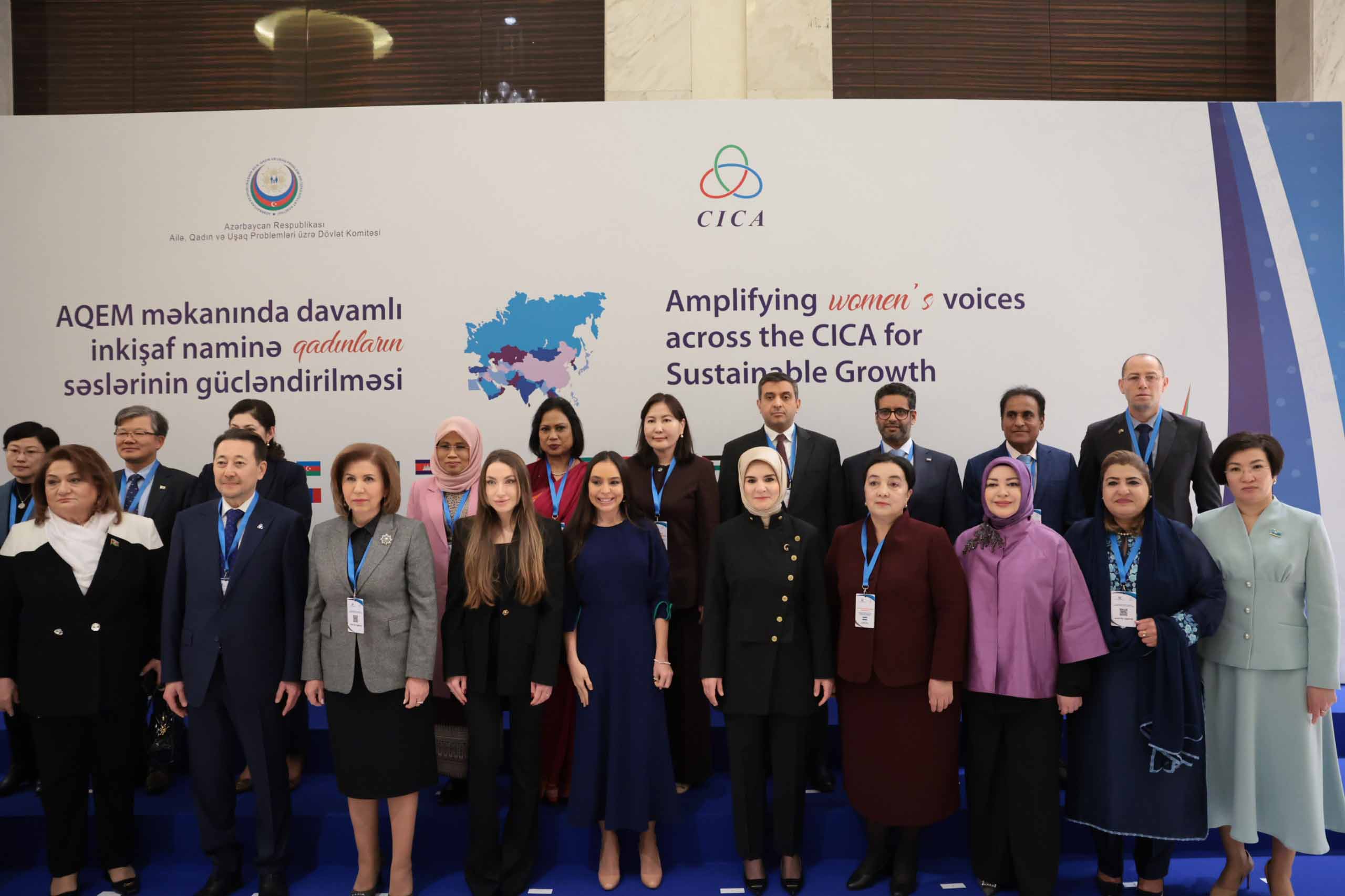 Bakan Göktaş konferansta konuşuyor