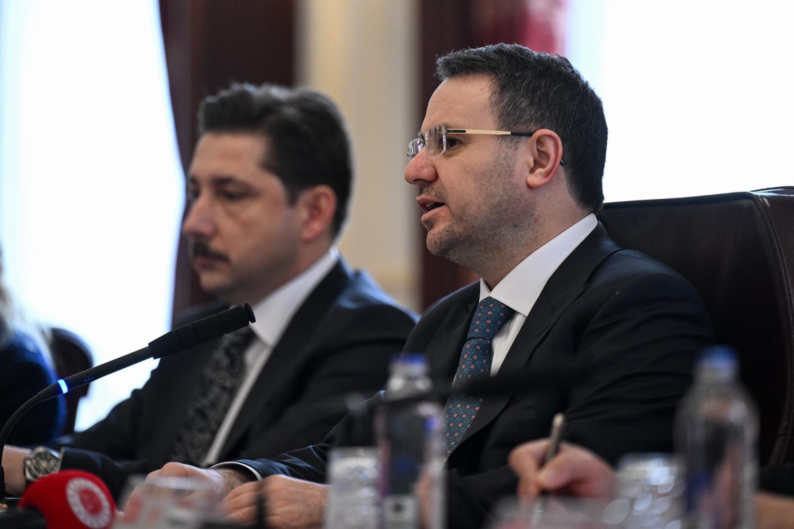 Bakan Gürlek basın açıklaması yapıyor