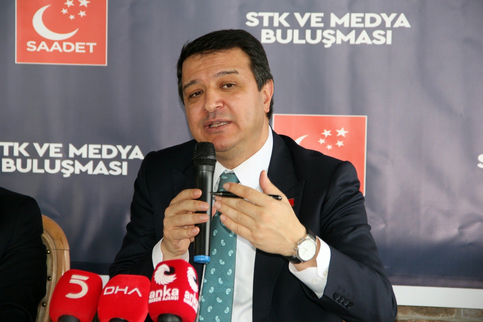 Mahmut Arıkan konuşma yapıyor