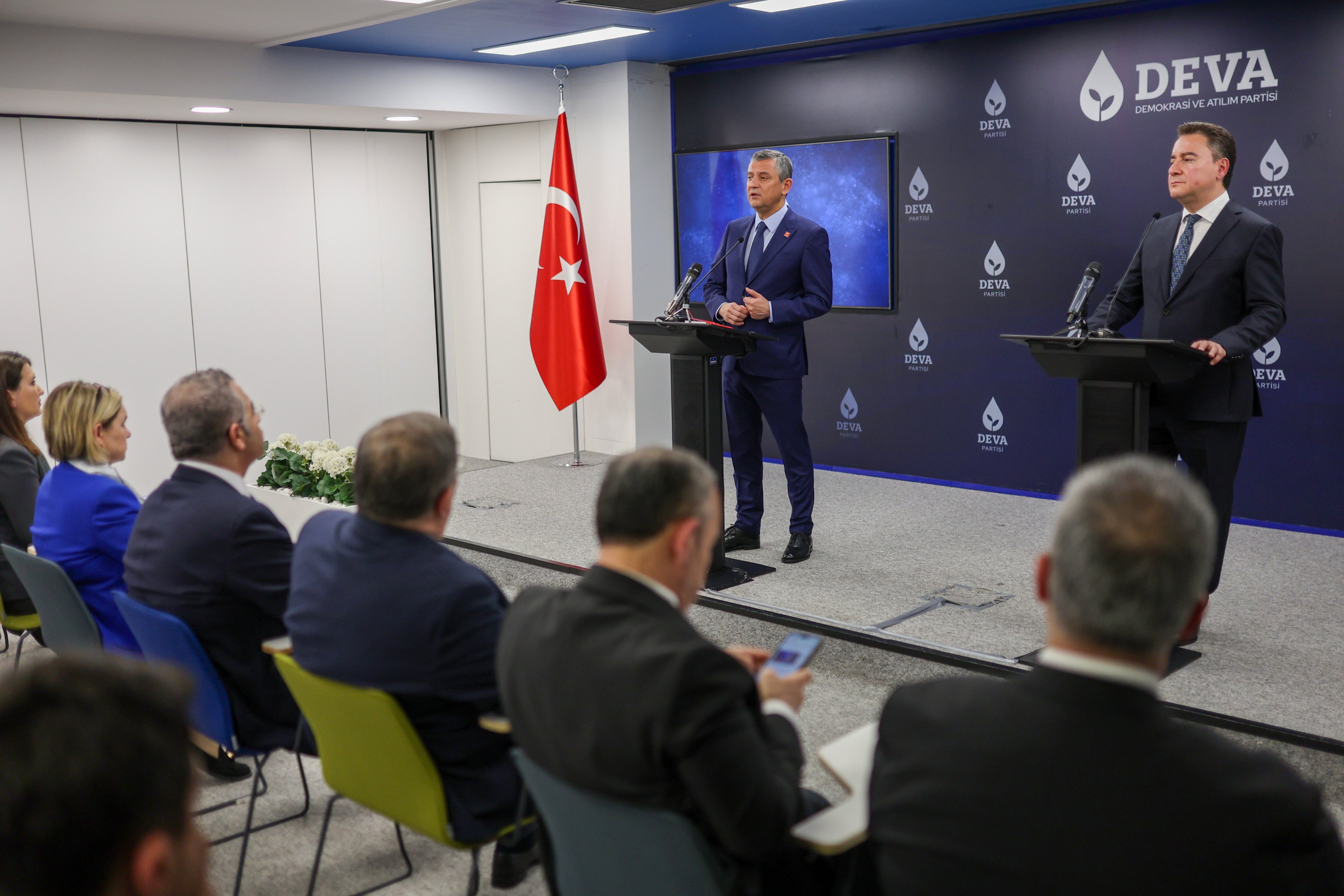 Özgür Özel ekonomi değerlendirmesi yapıyor