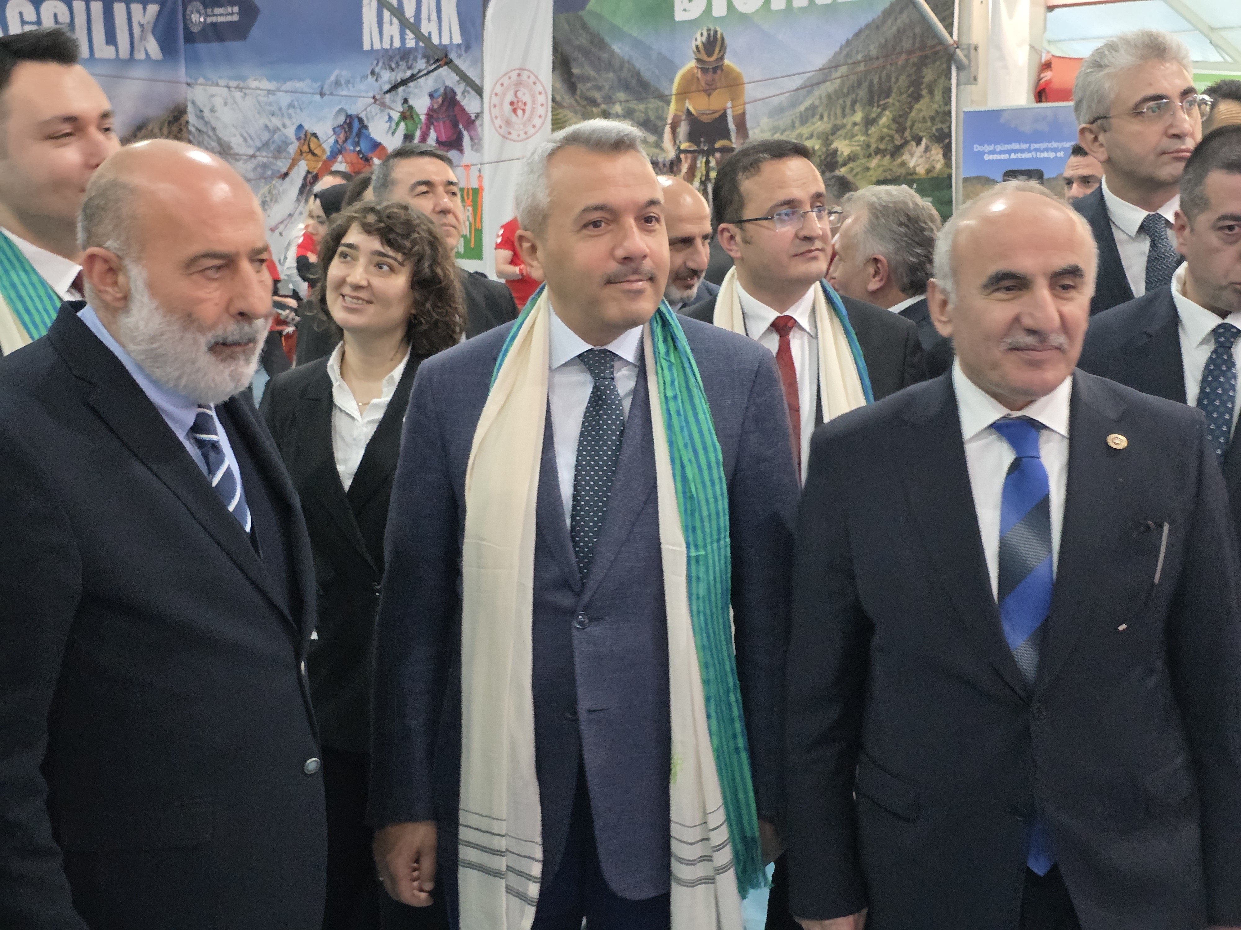 Fuarda protokol üyeleri stant gezisi