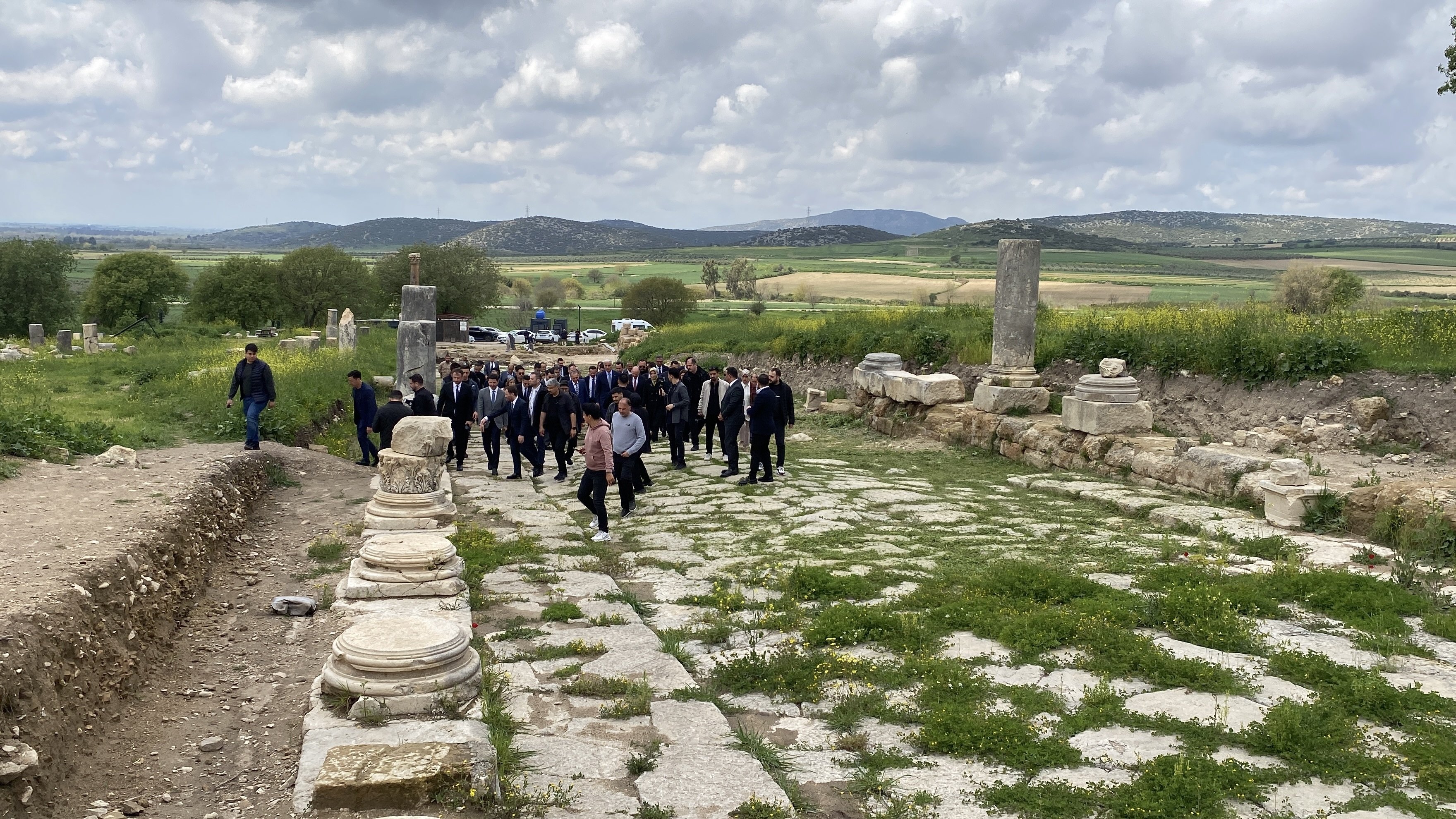 Bakan Ersoy ve beraberindeki heyet