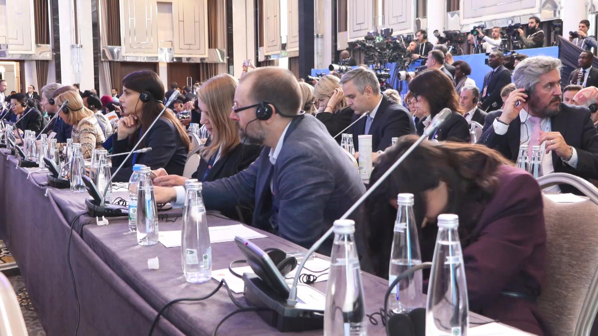 Numan Kurtulmuş forumda konuşma yaparken