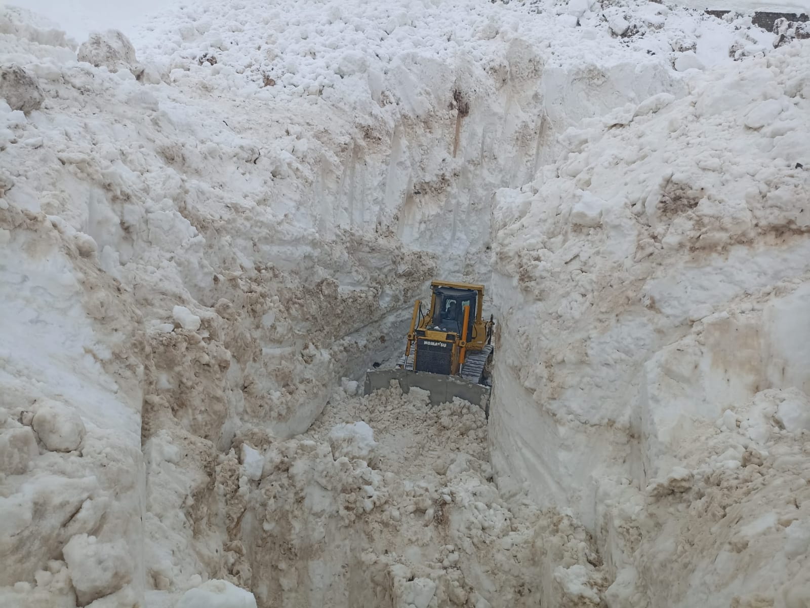 Hakkari Yüksekova kar temizleme ekipleri