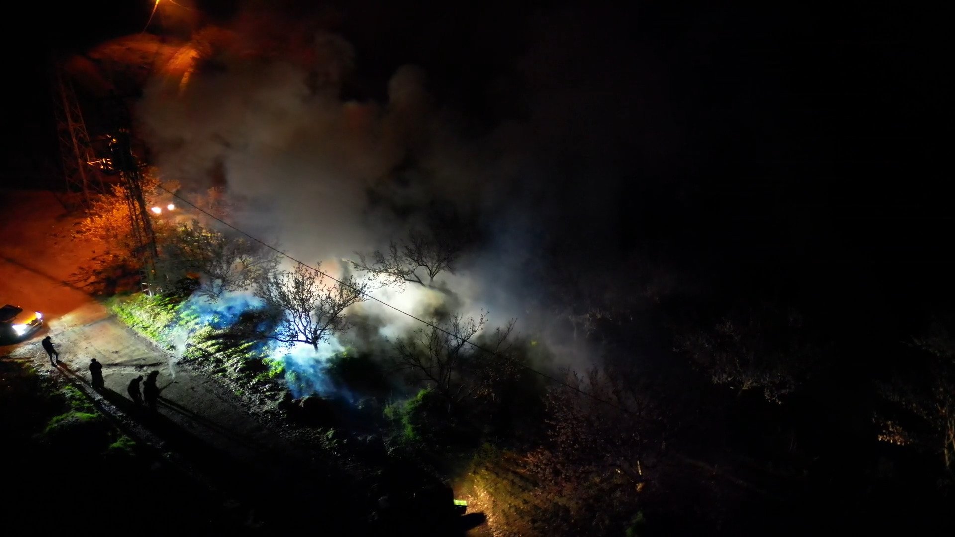 Kayısı bahçesinde dona karşı saman yakma