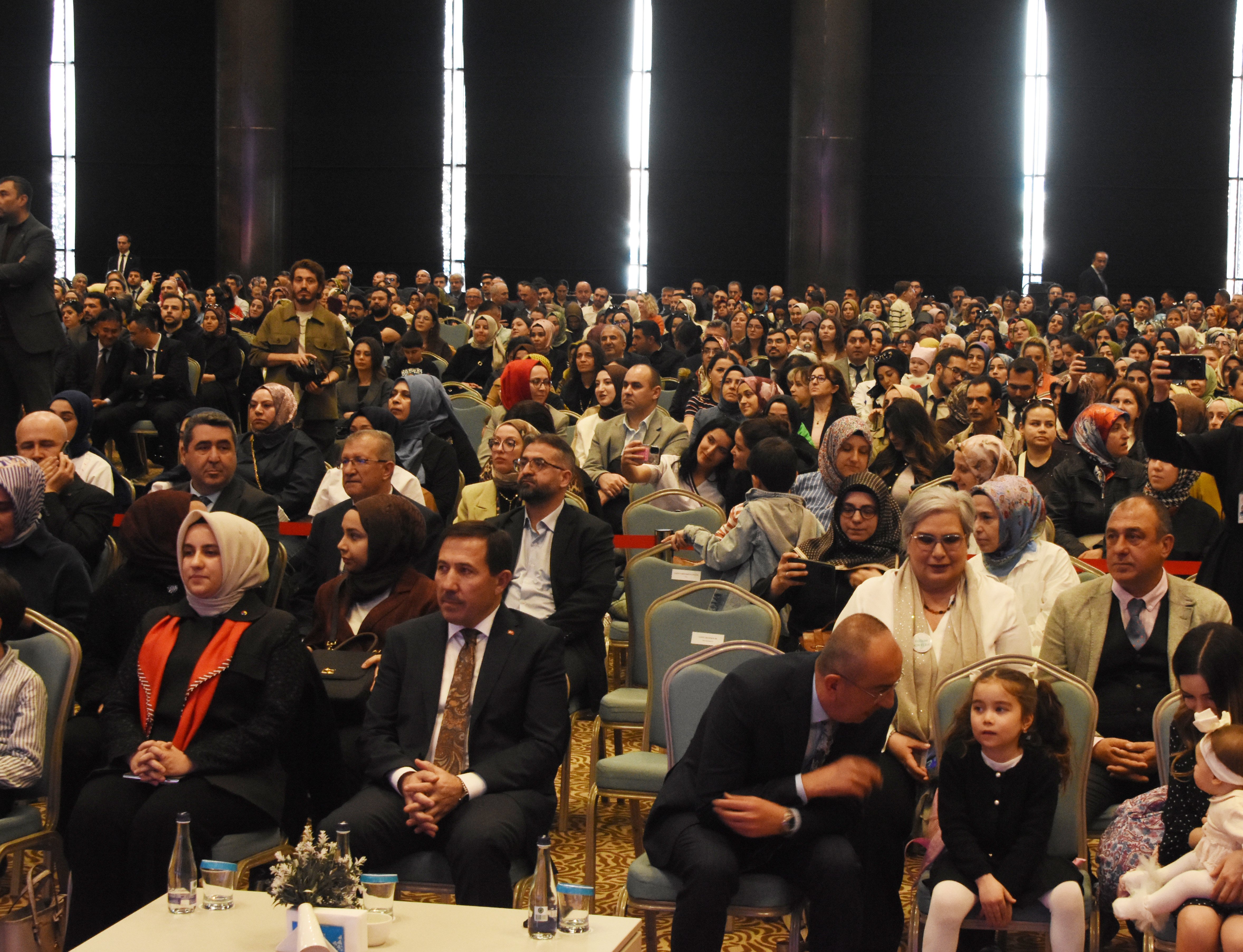 Sağlık Bakanı Kemal Memişoğlu konuşma yapıyor