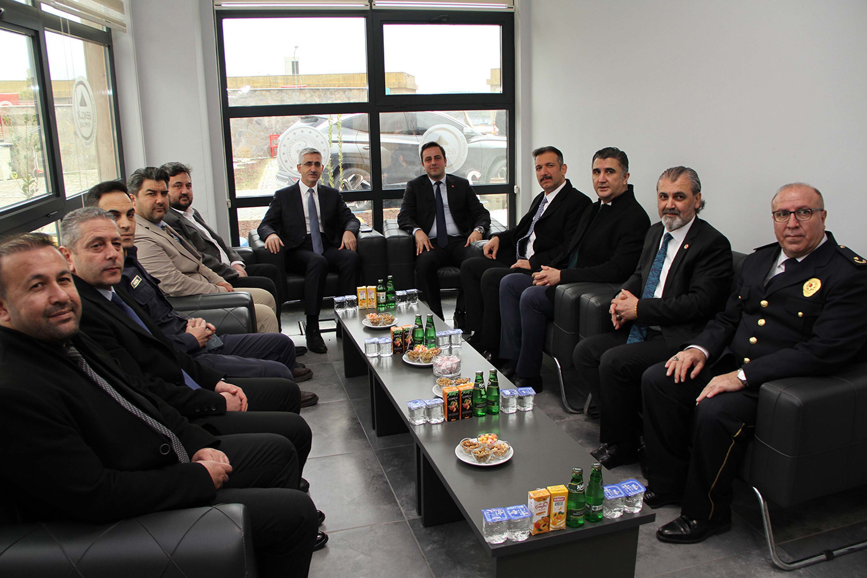 Kula Kaymakamı Talha Altuntaş konuşma yapıyor