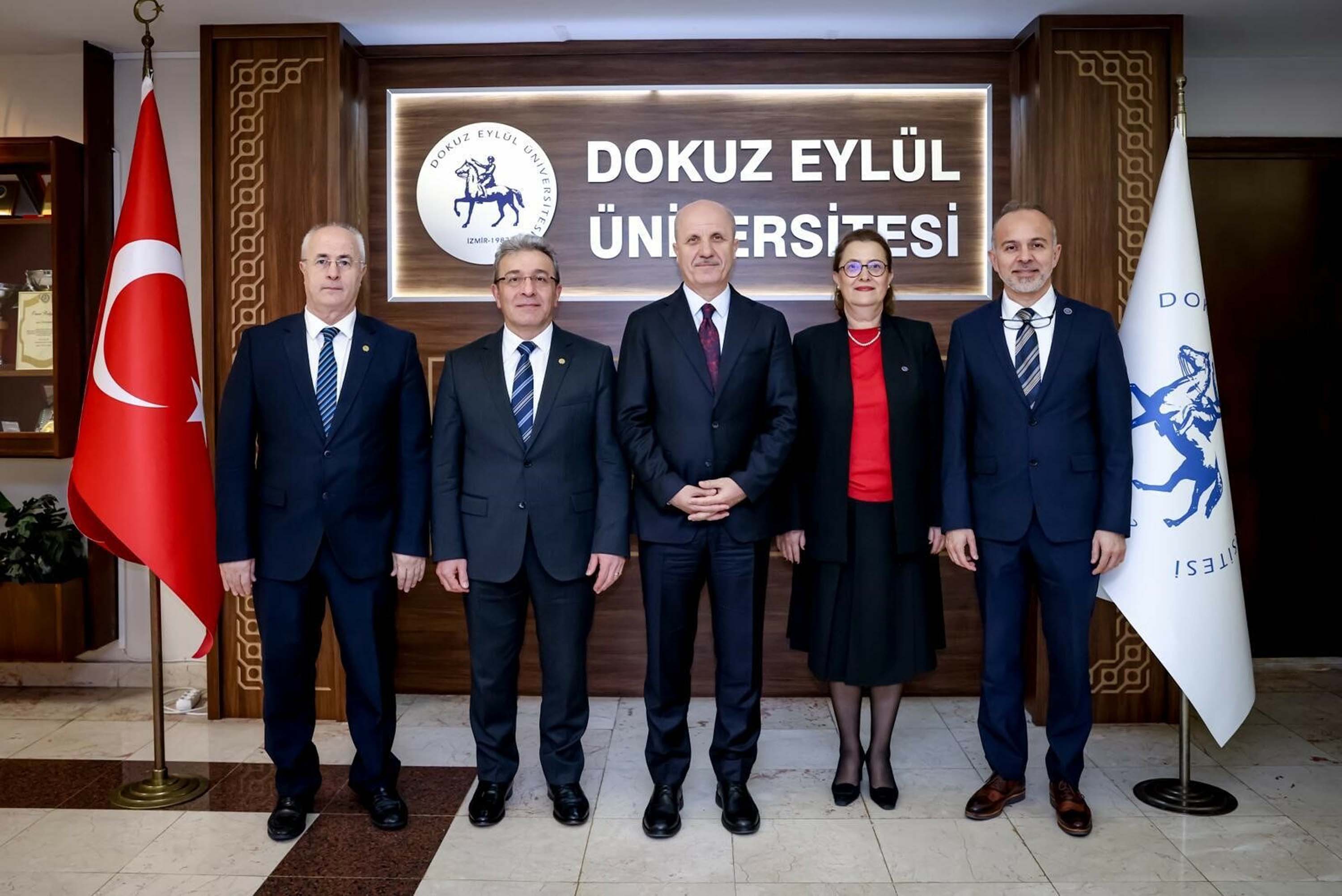 YÖK Başkanı Erol Özvar öğrencilerle