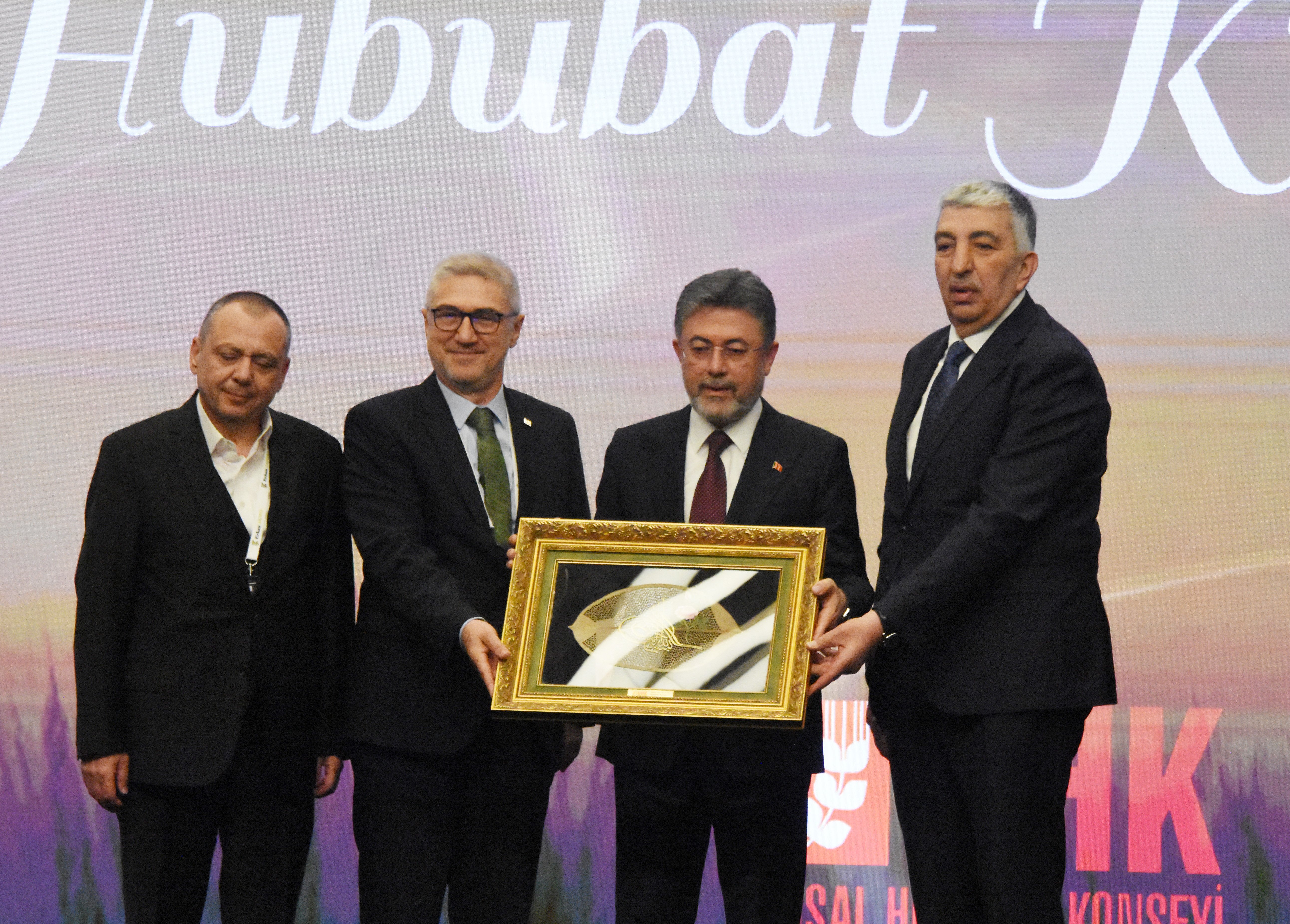 Bakan İbrahim Yumaklı kongre katılımcıları ile
