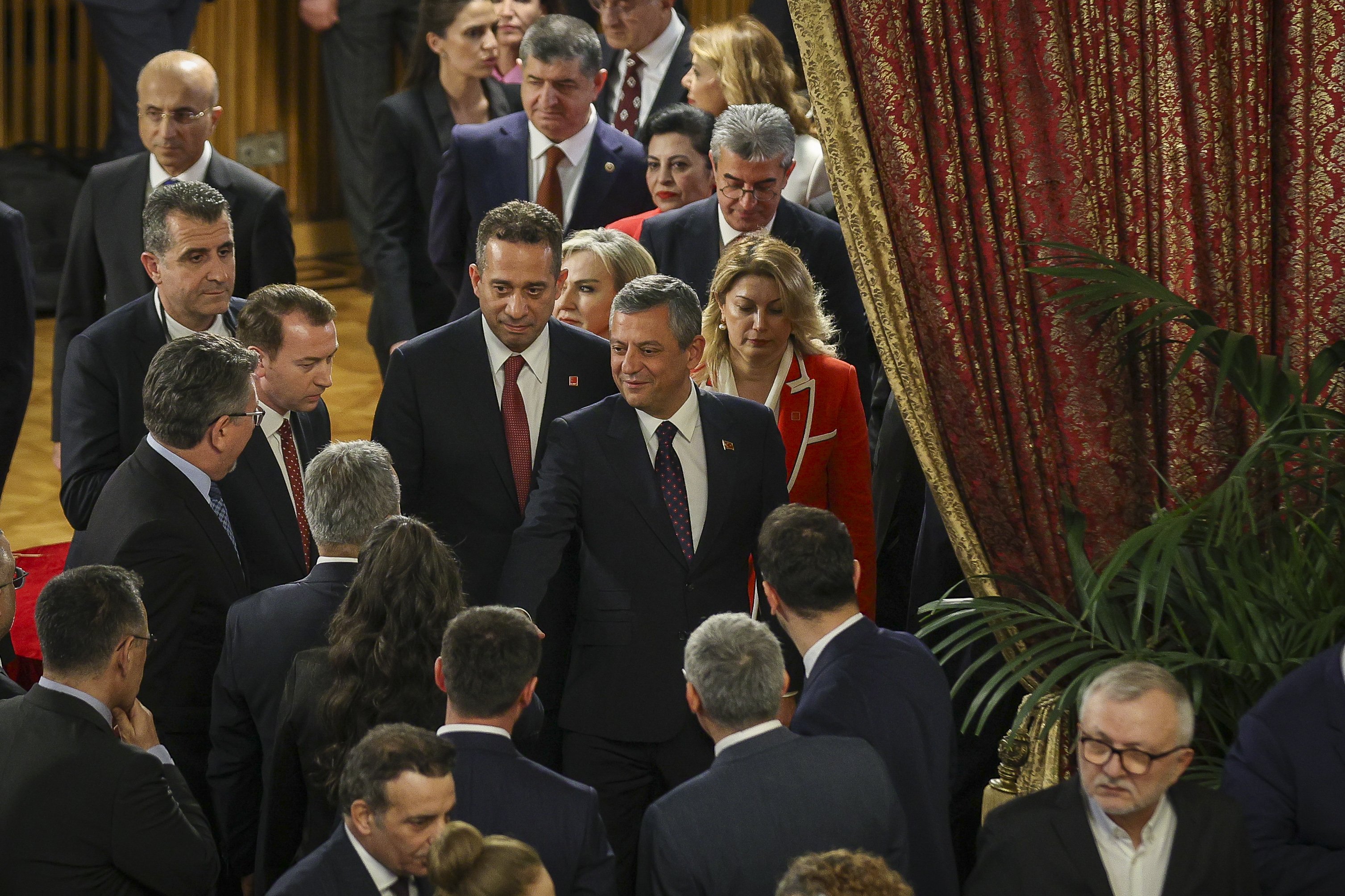 Özgür Özel ve CHP