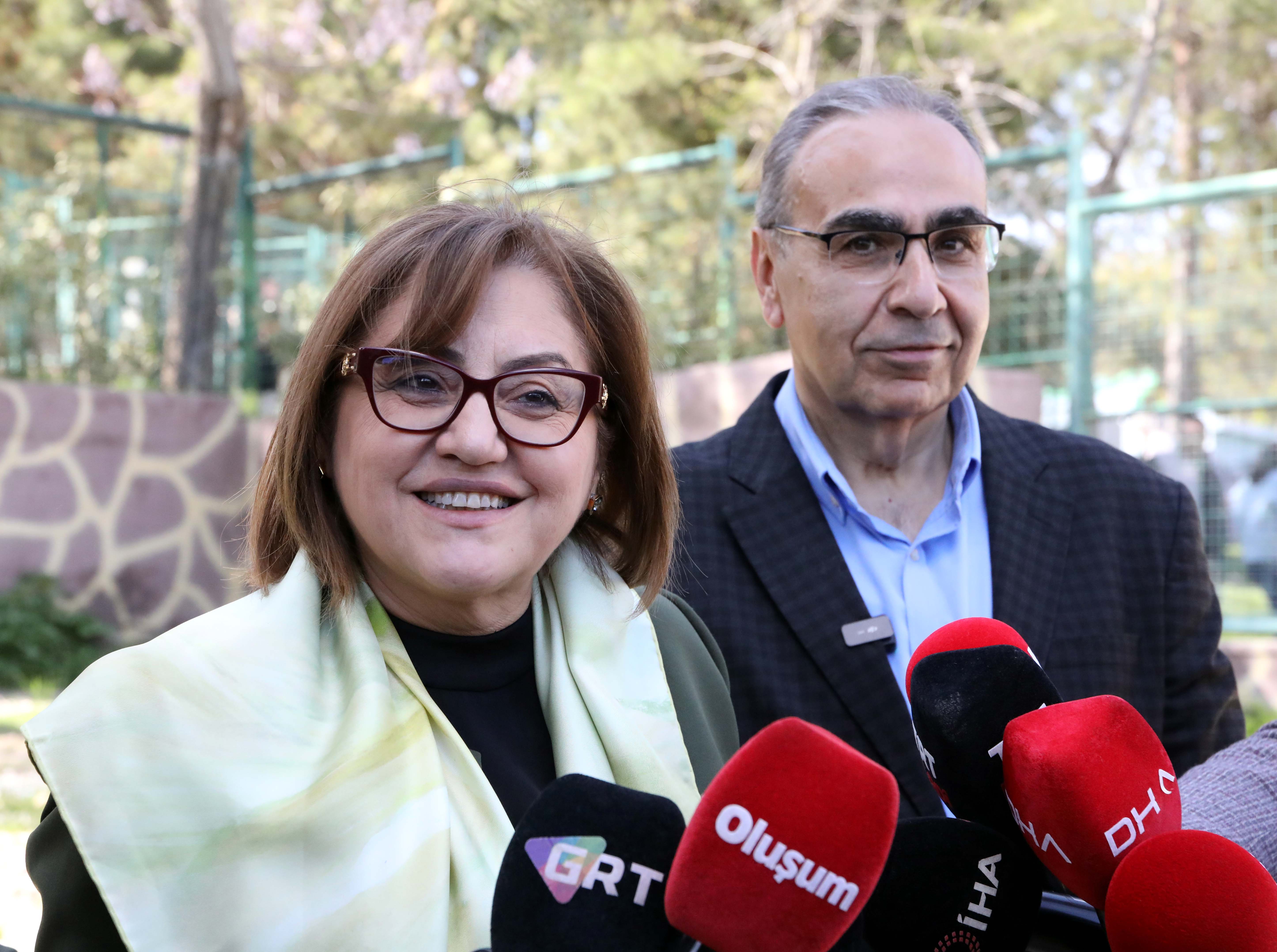 Yavru zürafaya isim bulma anketi