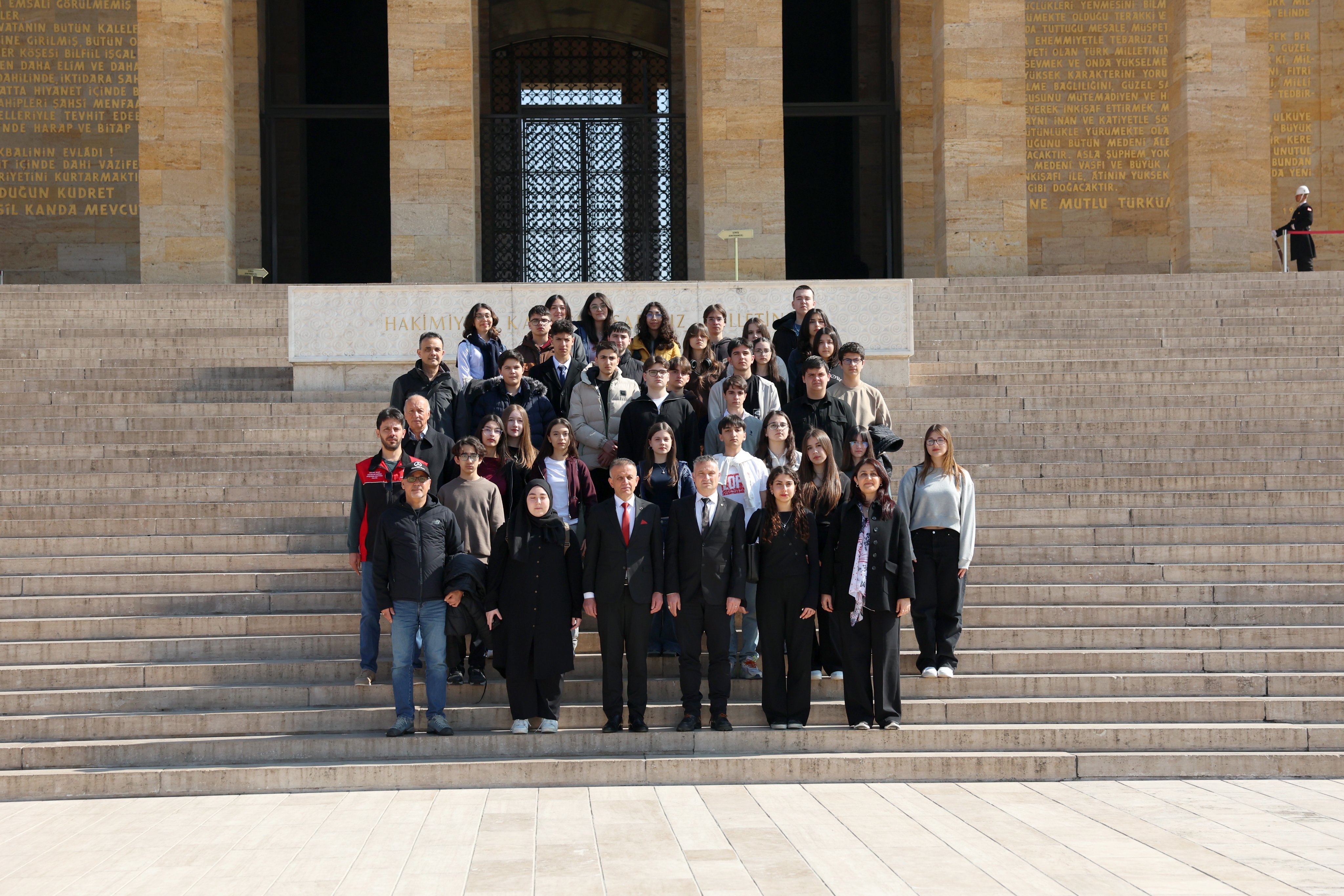 Yürüyen Köşk ve tarihi çınar