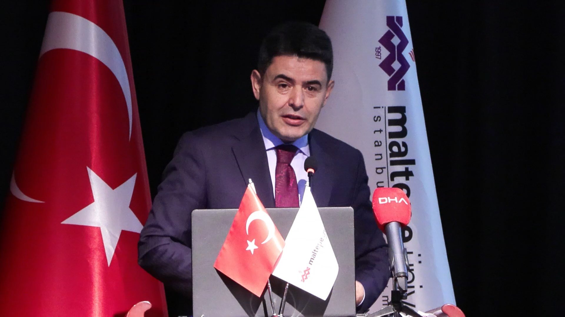 Prof. Dr. Mehmet Tanyaş konuşma yapıyor