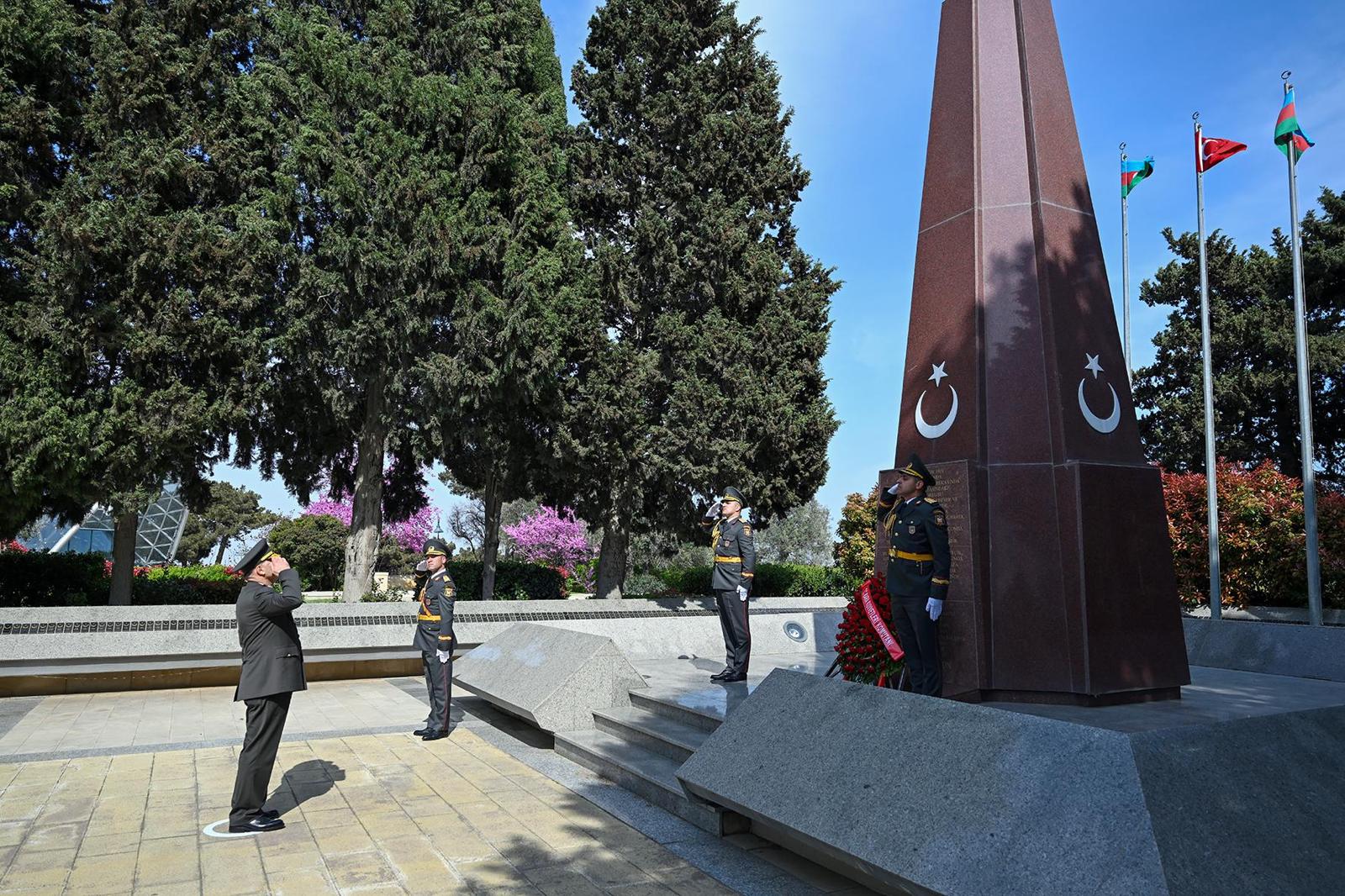 Orgeneral Tokel Azerbaycan temasları
