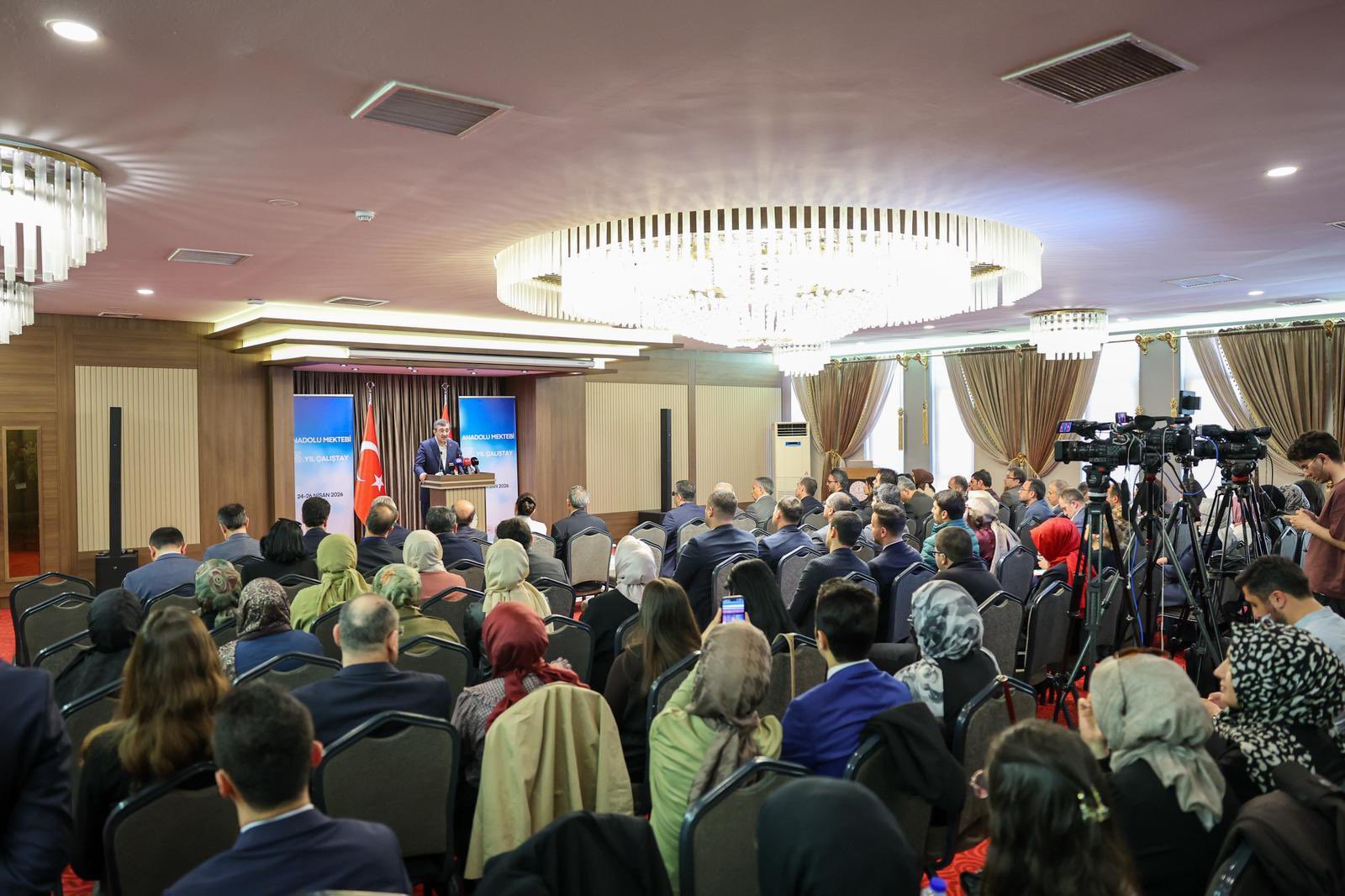 Cevdet Yılmaz, Ankara’da düzenlenen Anadolu Mektebi Çalıştayı’nda önemli açıklamalarda bulundu.