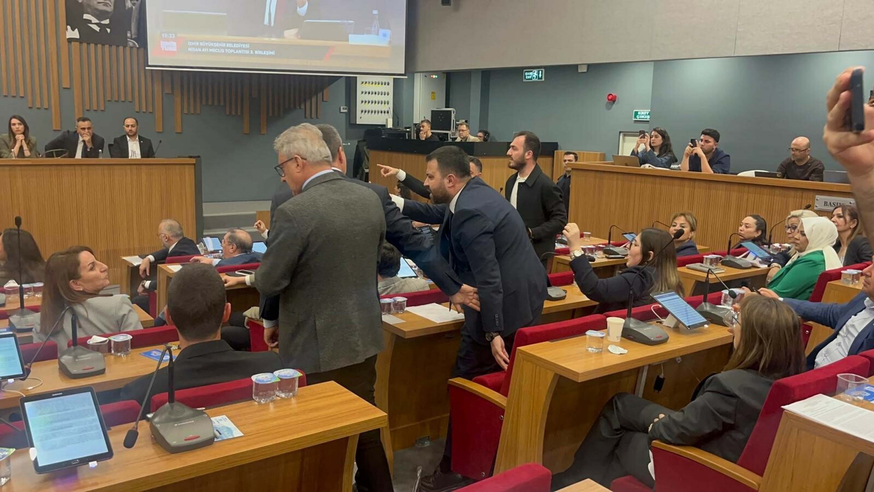 İzmir Büyükşehir Belediye Meclisi toplantısı