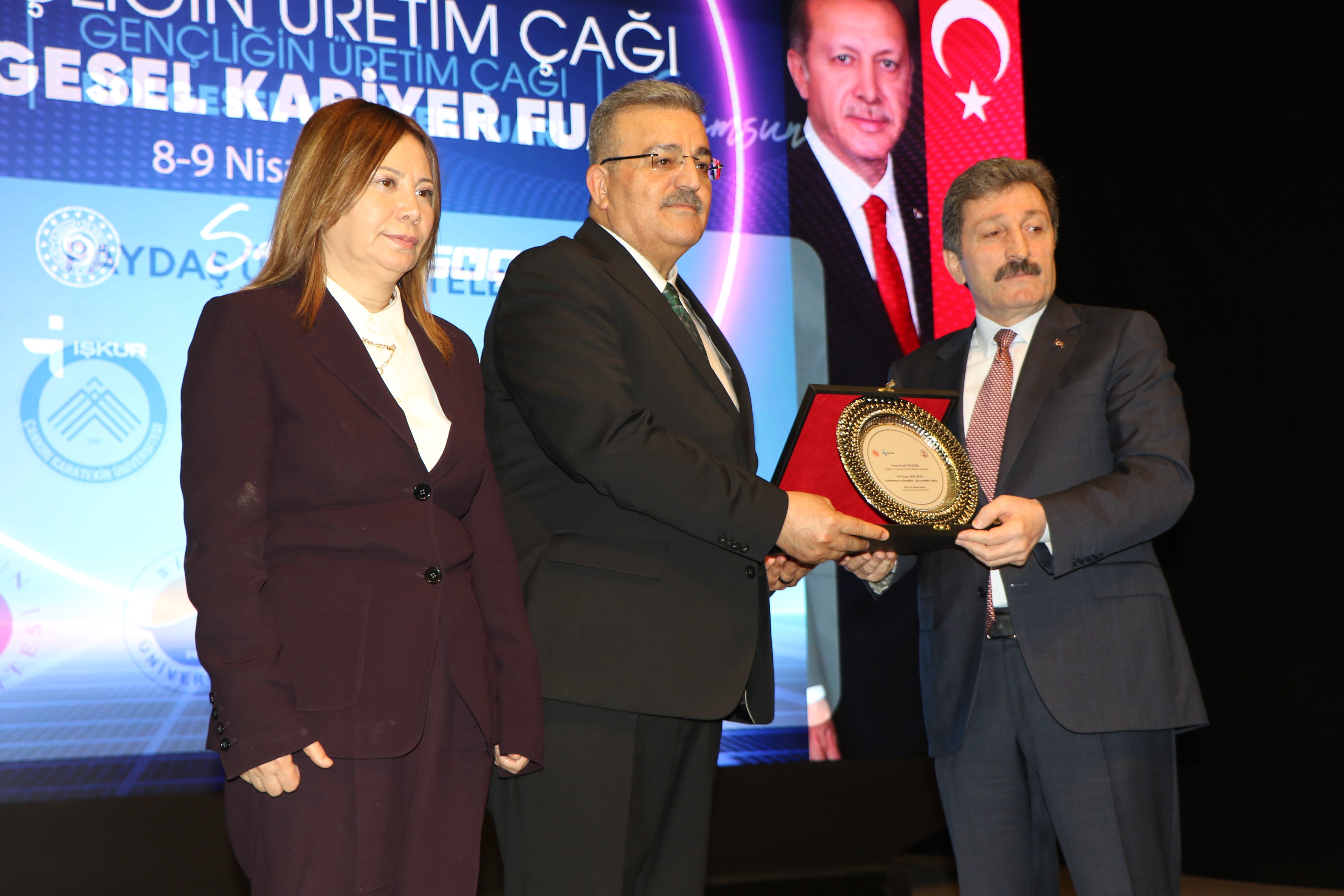 Faruk Özçelik Konuşma Yapıyor