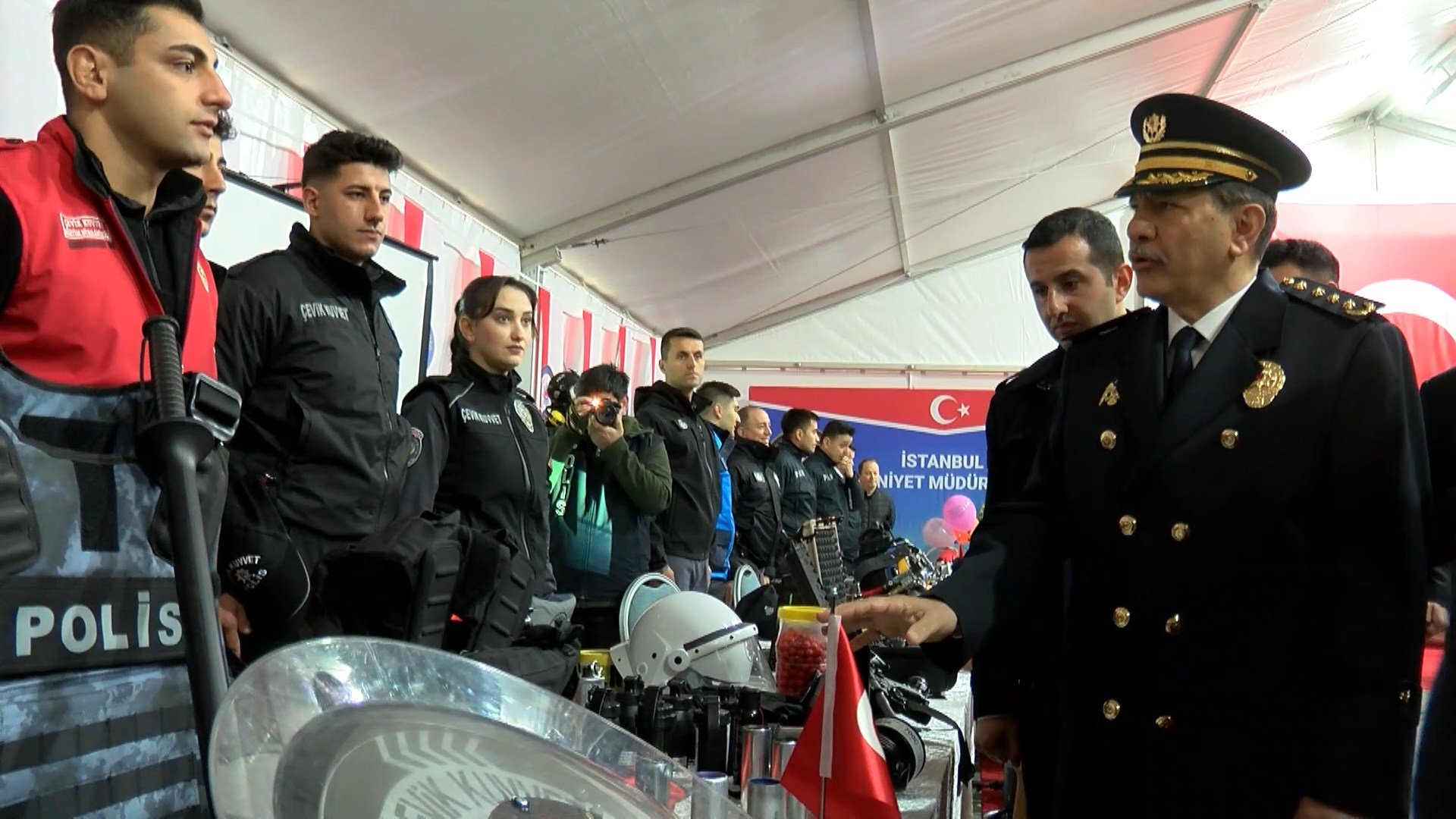 Polisler ve Çocuklar