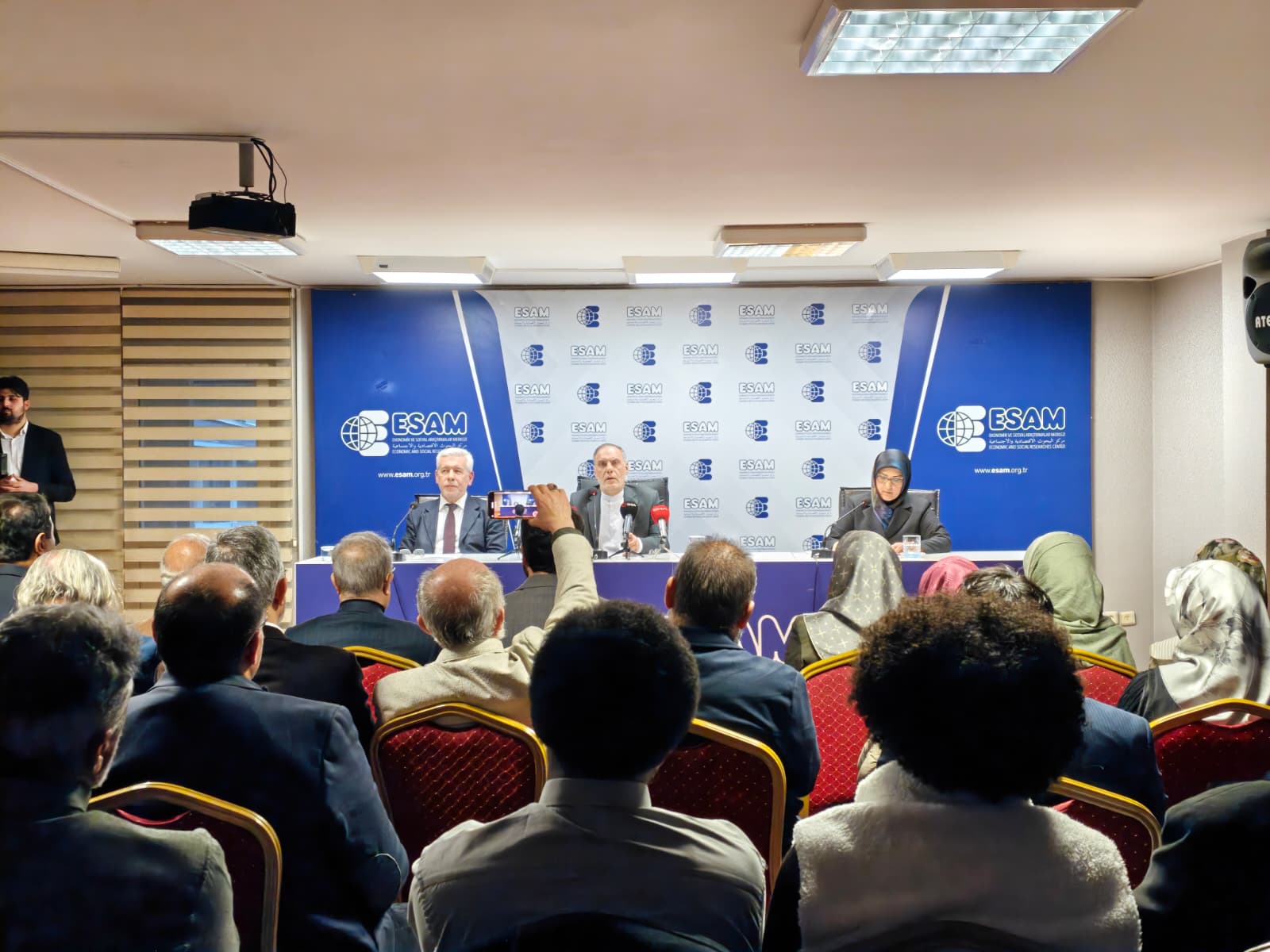 İran Büyükelçisi Mohammad Hassan Habibullah Zadeh konferansta