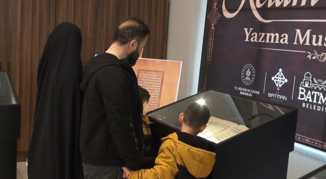 El Yazması Kuran Sayfaları