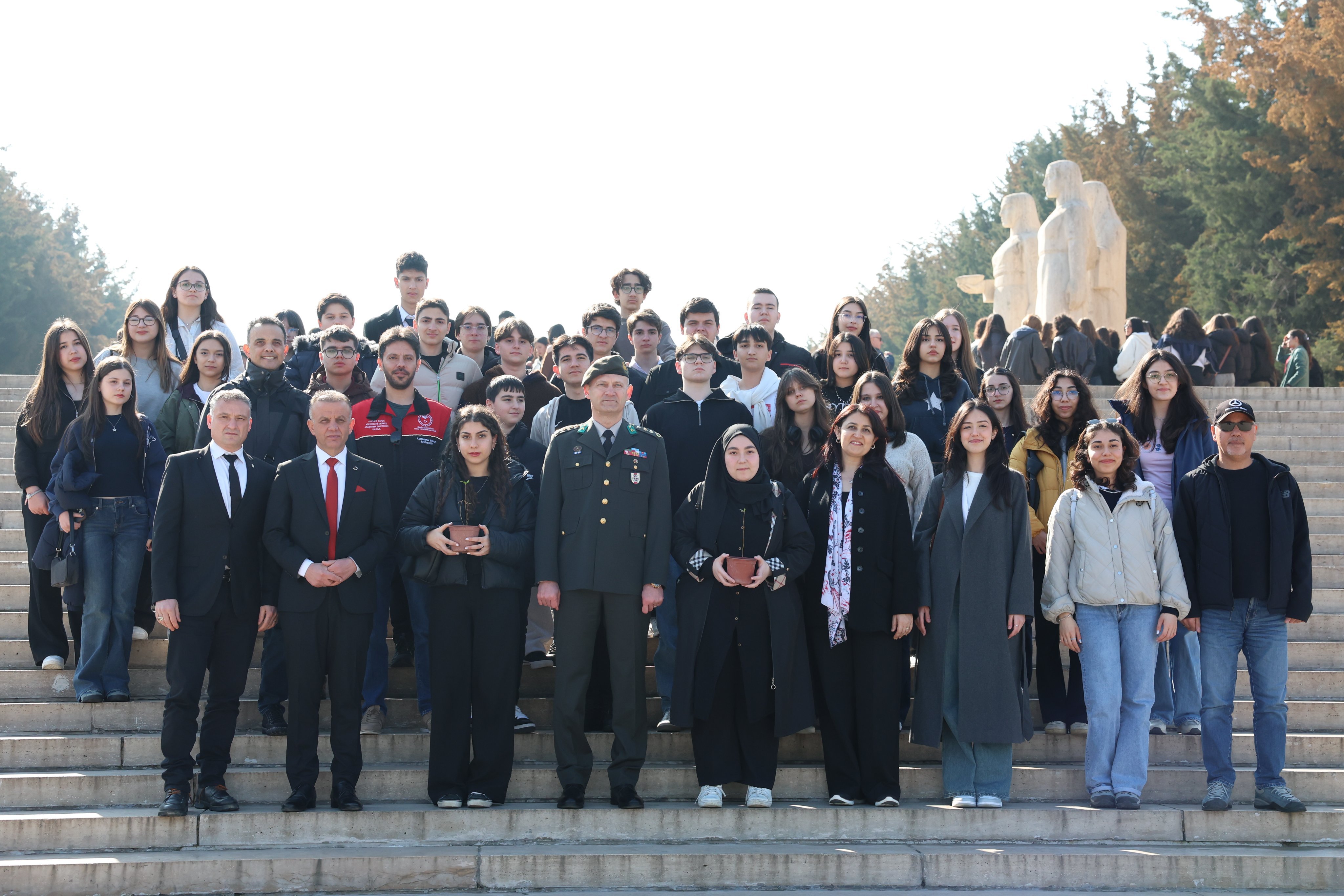 Anıtkabirde fide dikimi