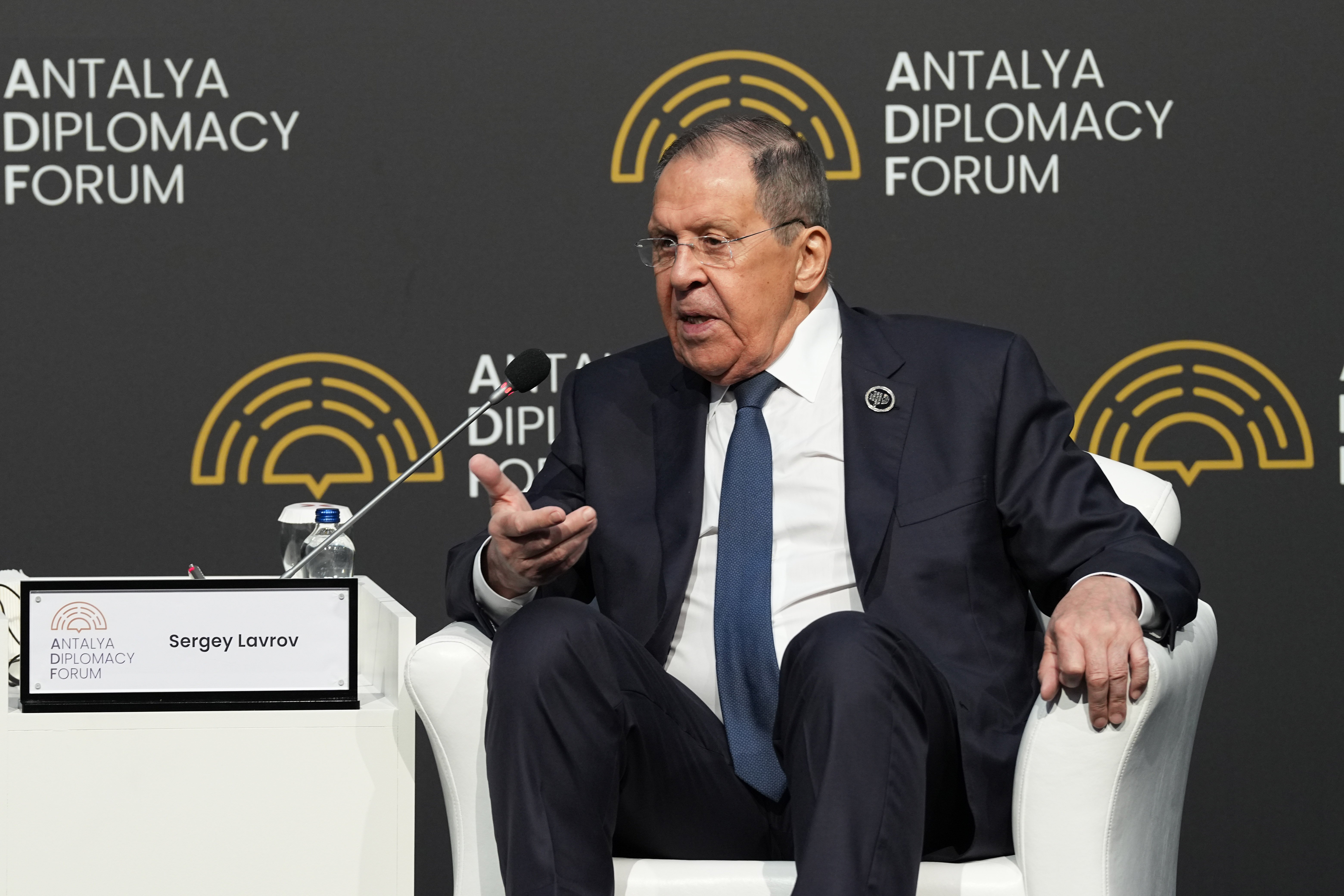 Sergey Lavrov açıklama yapıyor