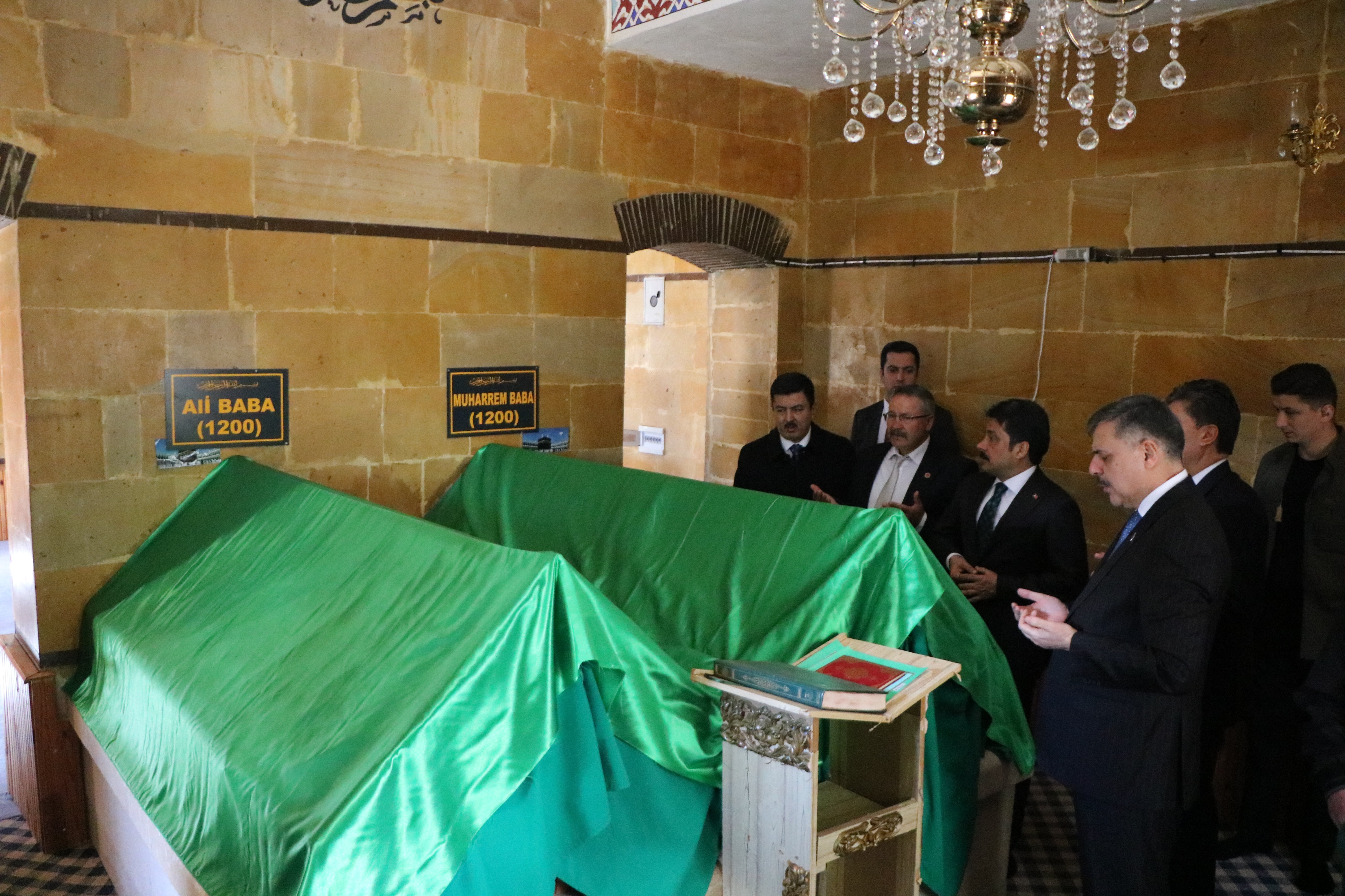 İçişleri Bakanı Mustafa Çiftçi Neşet Ertaş kabri ziyareti