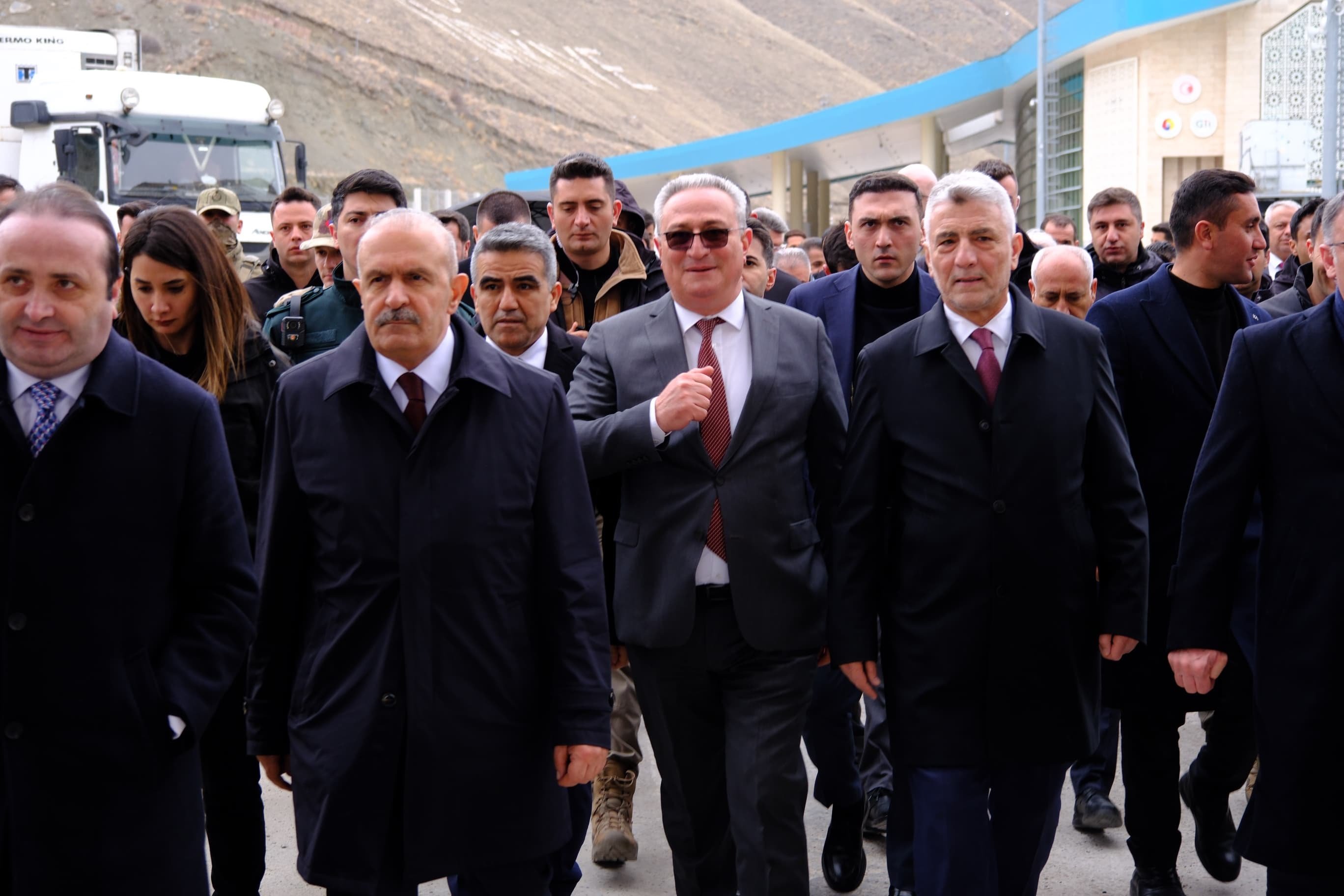 Bakan Bolat Brifing Alıyor